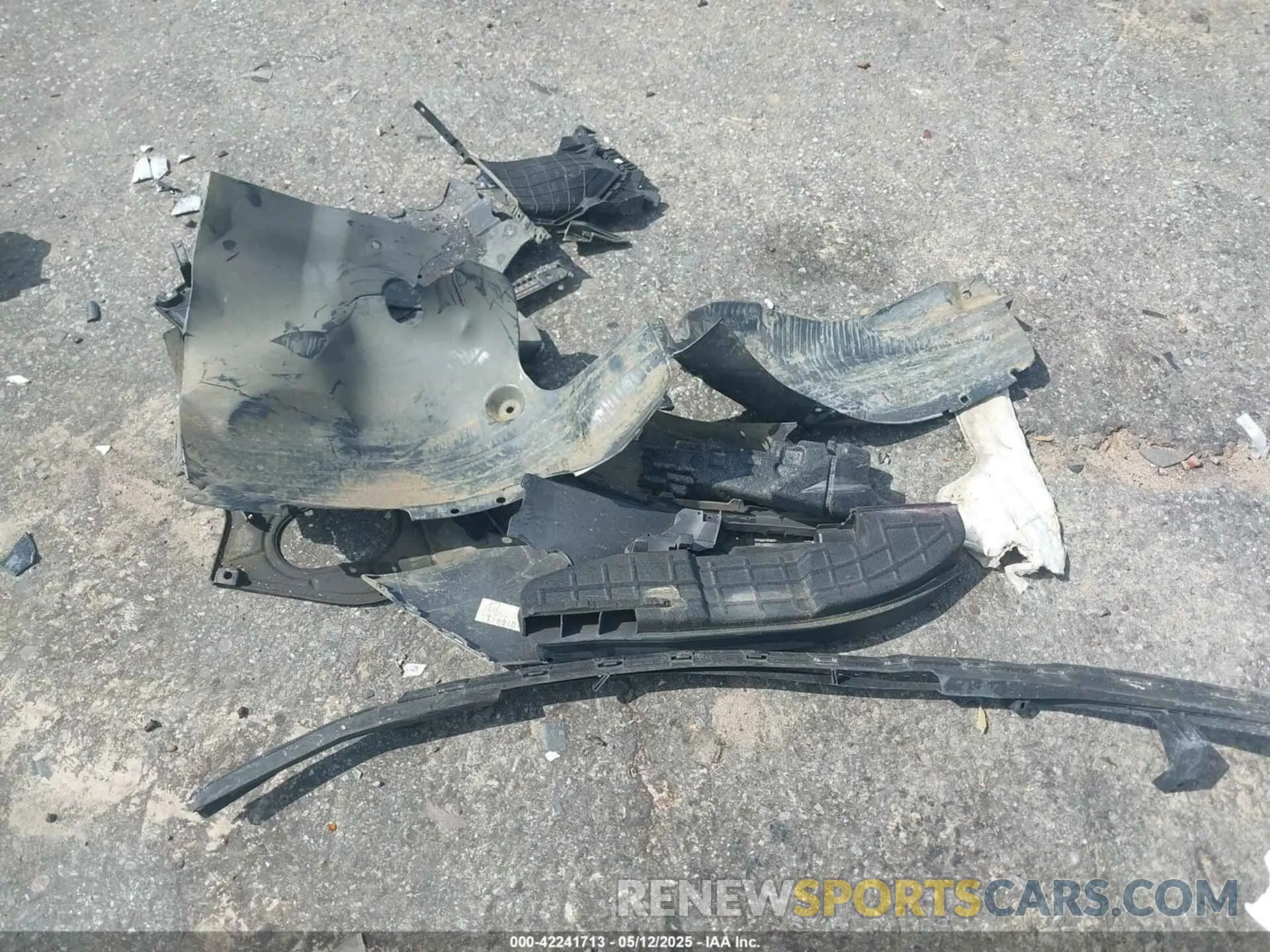 18 Photograph of a damaged car KMHLS4AG8PU562057 HYUNDAI ELANTRA 2023