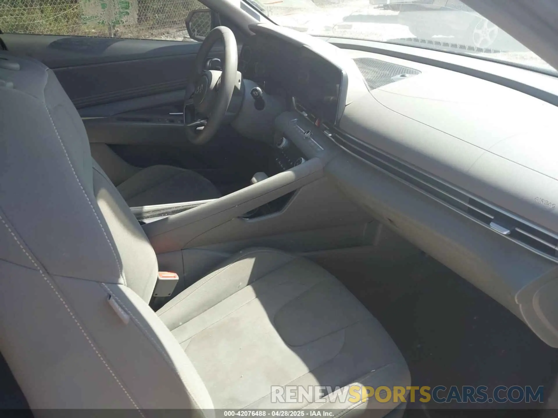 5 Photograph of a damaged car KMHLS4AG9PU553397 HYUNDAI ELANTRA 2023