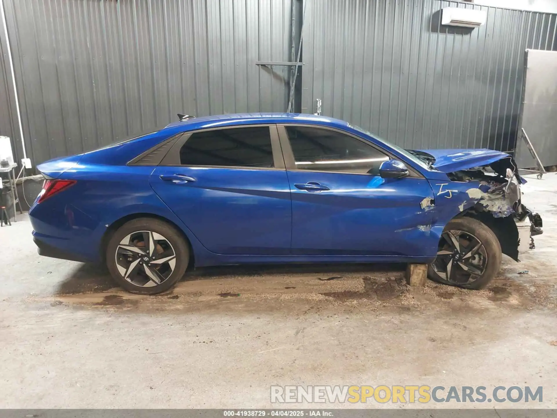 12 Фотография поврежденного автомобиля KMHLS4AG9PU558924 HYUNDAI ELANTRA 2023