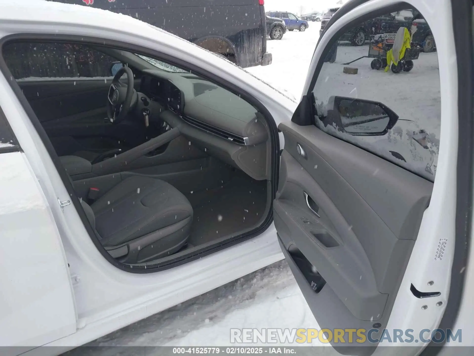 5 Photograph of a damaged car KMHLL4DG1RU764086 HYUNDAI ELANTRA 2024