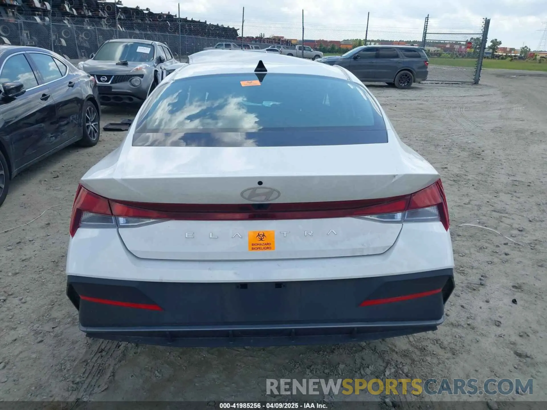 17 Photograph of a damaged car KMHLL4DG1RU798092 HYUNDAI ELANTRA 2024