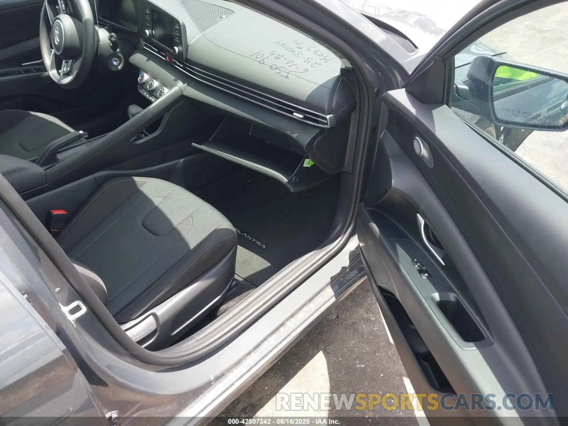 5 Photograph of a damaged car KMHLL4DG7RU818474 HYUNDAI ELANTRA 2024