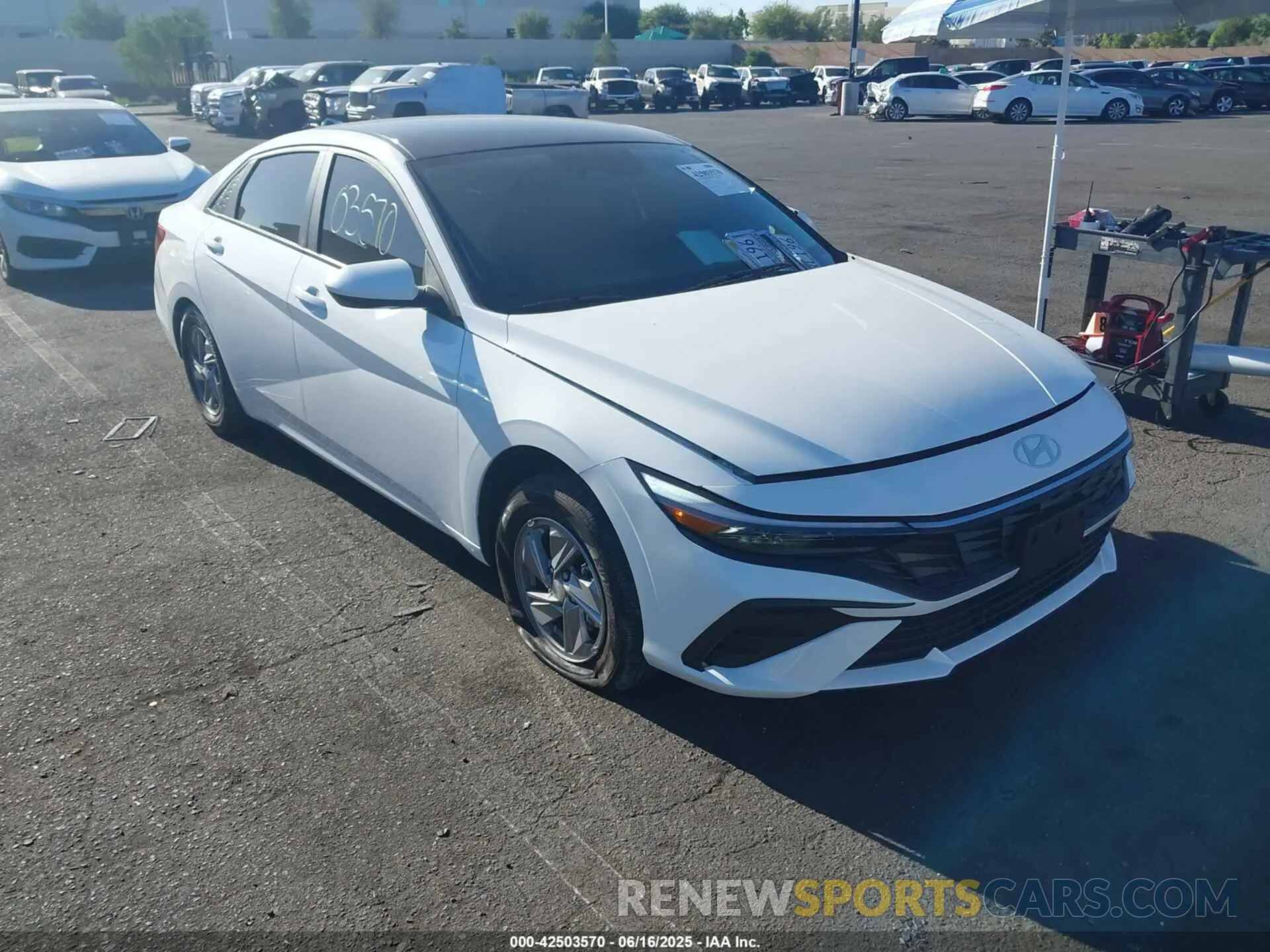 1 Фотография поврежденного автомобиля KMHLL4DG8RU816118 HYUNDAI ELANTRA 2024