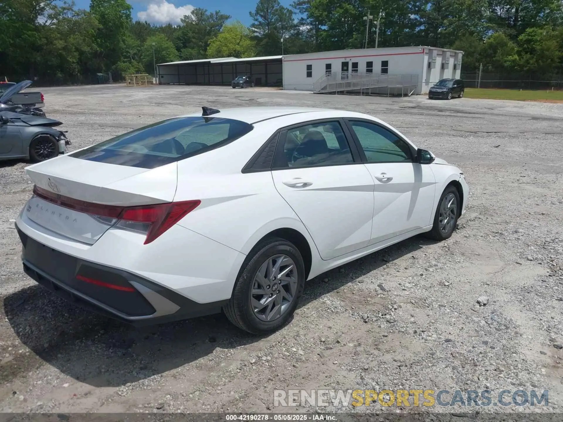 4 Фотография поврежденного автомобиля KMHLM4DG0RU672240 HYUNDAI ELANTRA 2024