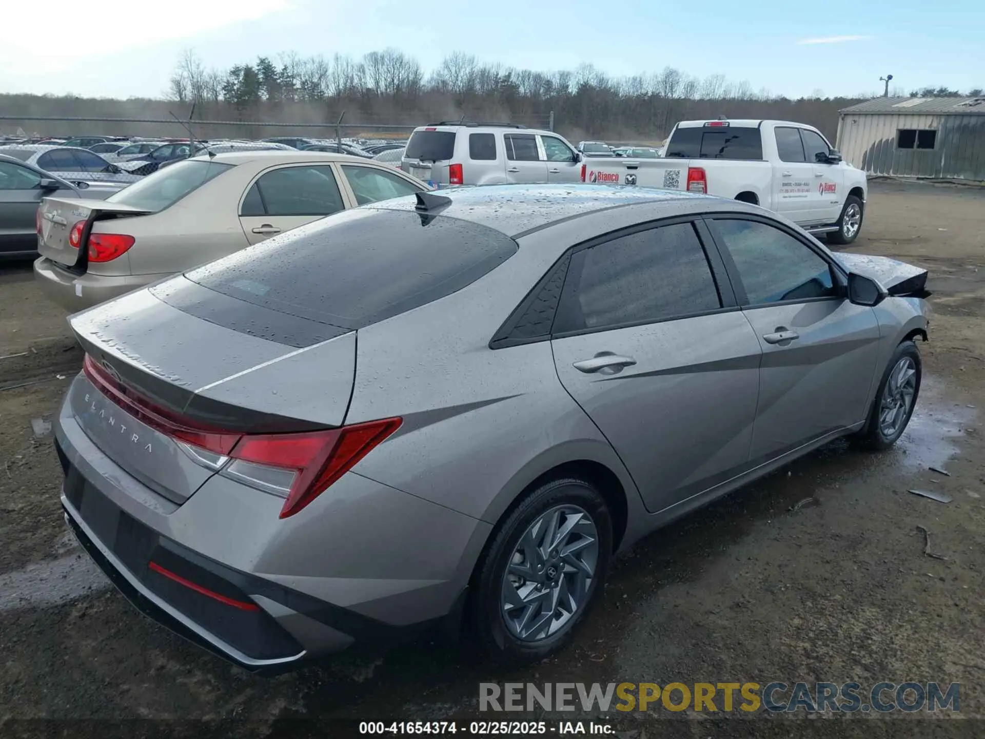 4 Фотография поврежденного автомобиля KMHLM4DG0RU817079 HYUNDAI ELANTRA 2024