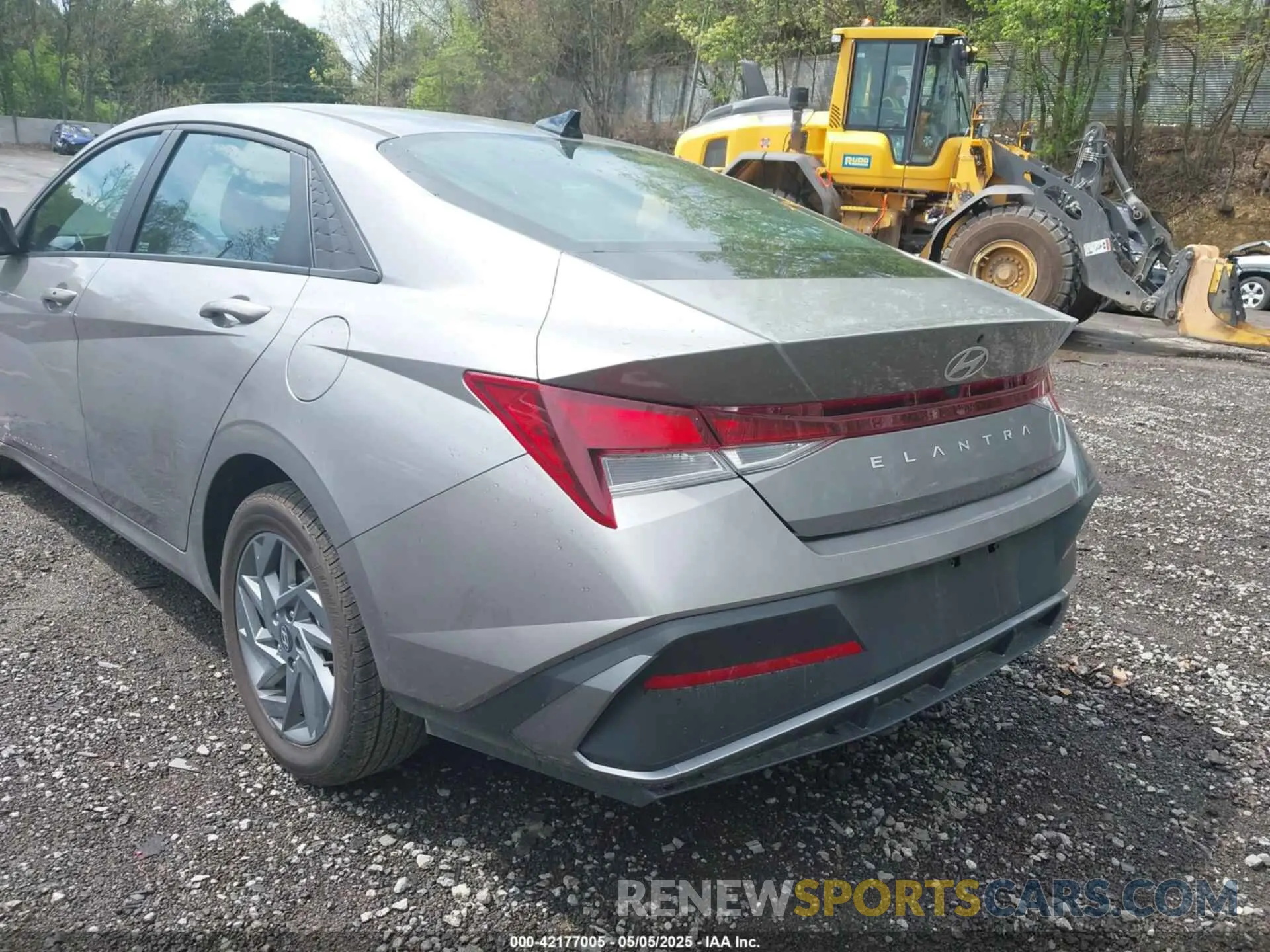 19 Photograph of a damaged car KMHLM4DG1RU658587 HYUNDAI ELANTRA 2024