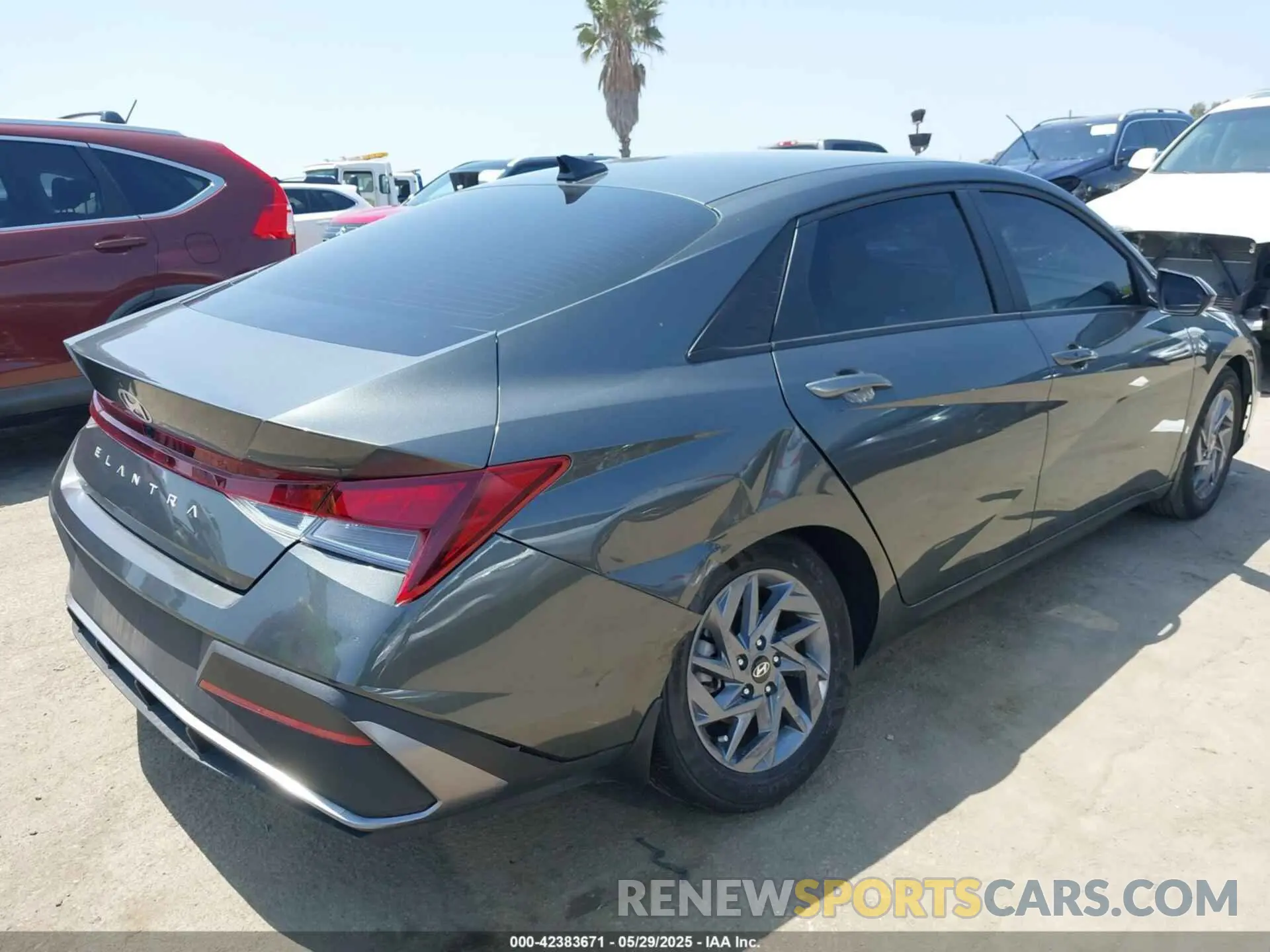 4 Фотография поврежденного автомобиля KMHLM4DG1RU741159 HYUNDAI ELANTRA 2024