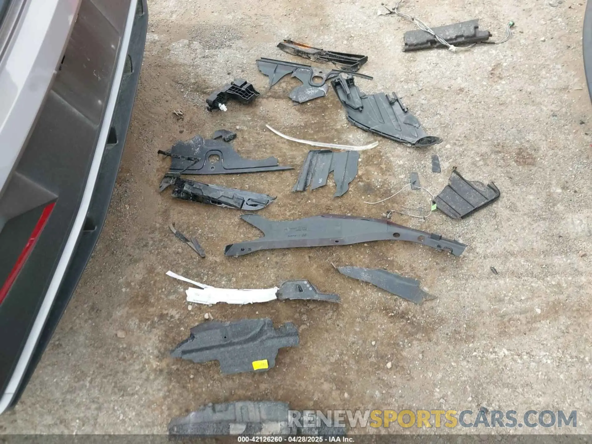 12 Photograph of a damaged car KMHLM4DG2RU642396 HYUNDAI ELANTRA 2024