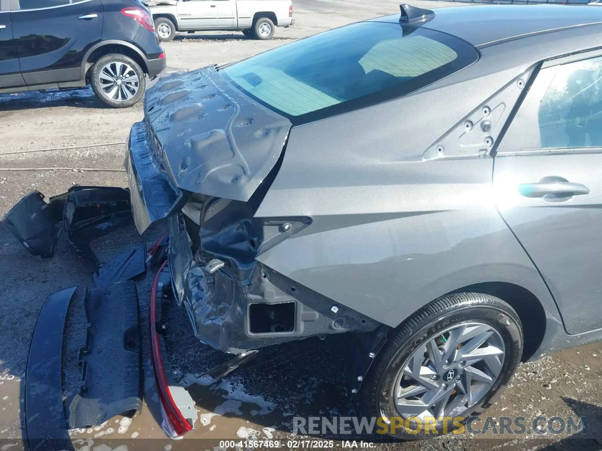 18 Фотография поврежденного автомобиля KMHLM4DG2RU735841 HYUNDAI ELANTRA 2024
