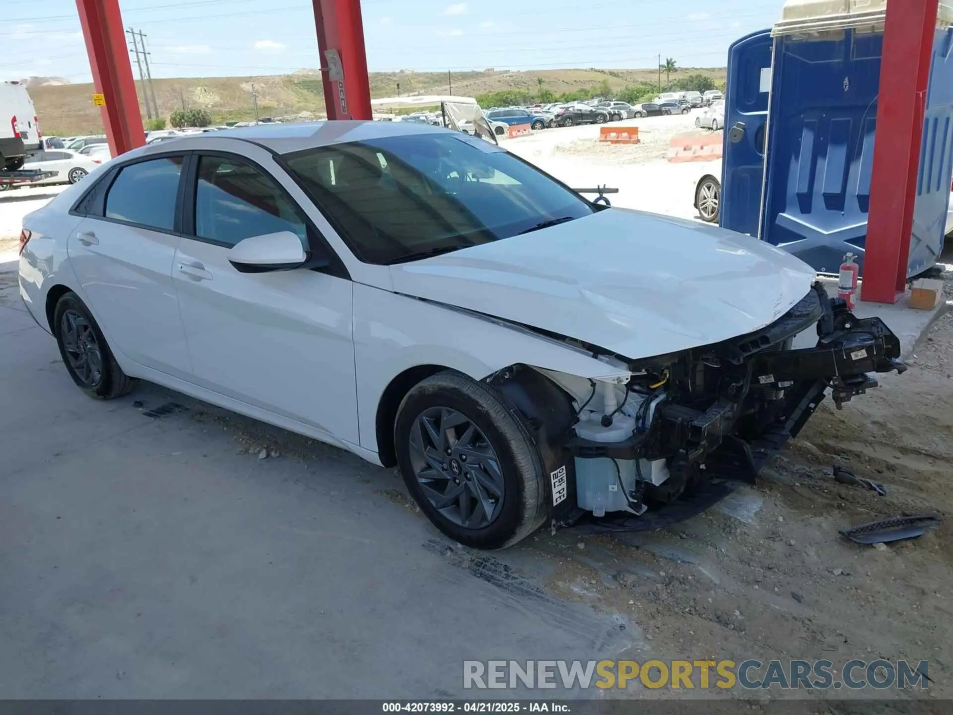 1 Фотография поврежденного автомобиля KMHLM4DG3RU637174 HYUNDAI ELANTRA 2024