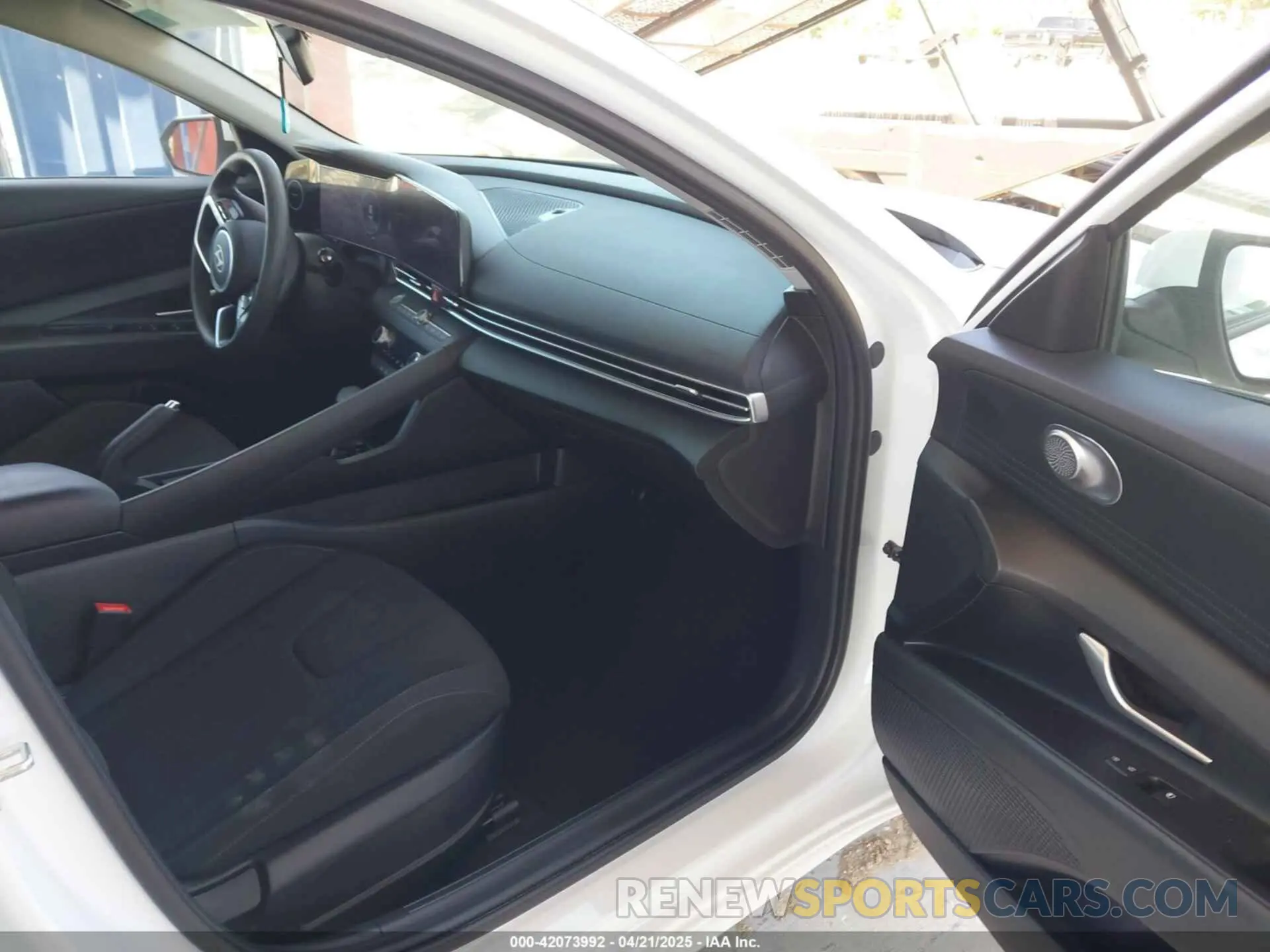5 Фотография поврежденного автомобиля KMHLM4DG3RU637174 HYUNDAI ELANTRA 2024