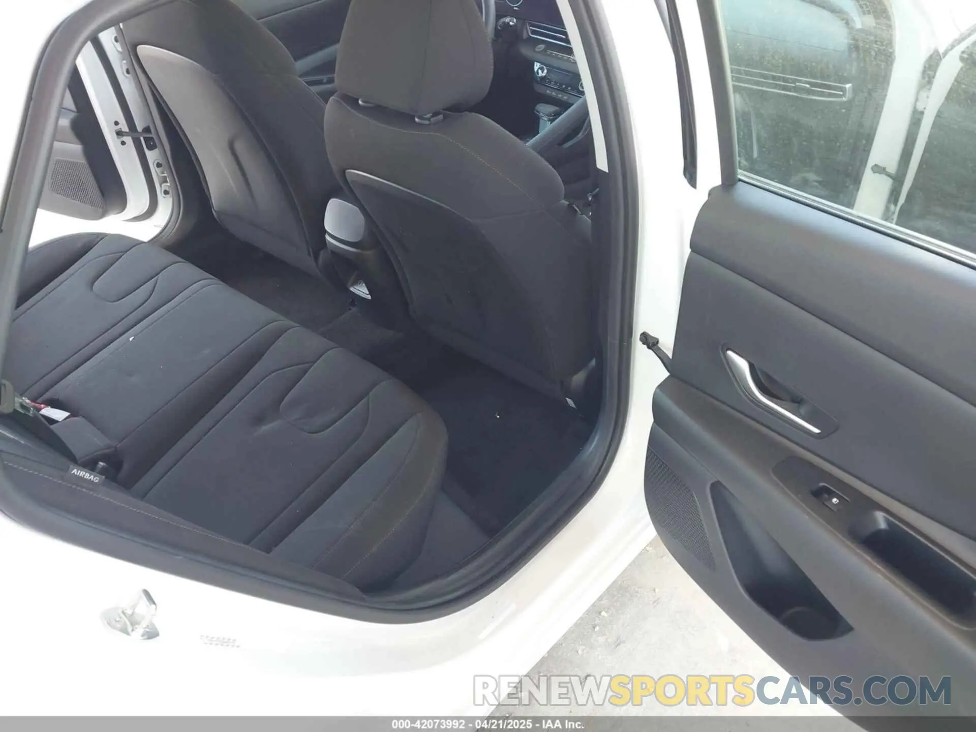 8 Фотография поврежденного автомобиля KMHLM4DG3RU637174 HYUNDAI ELANTRA 2024