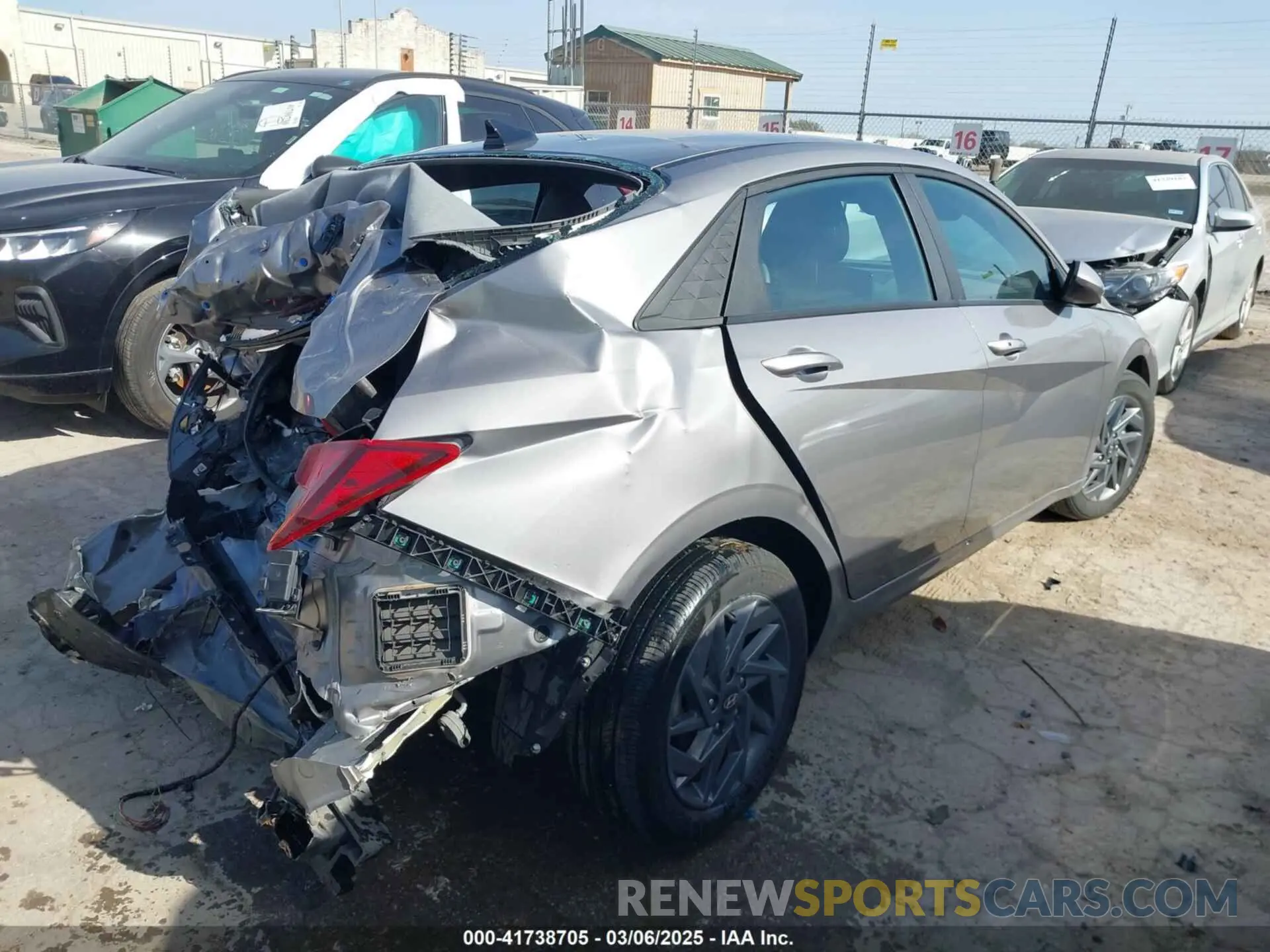 4 Фотография поврежденного автомобиля KMHLM4DG3RU810417 HYUNDAI ELANTRA 2024