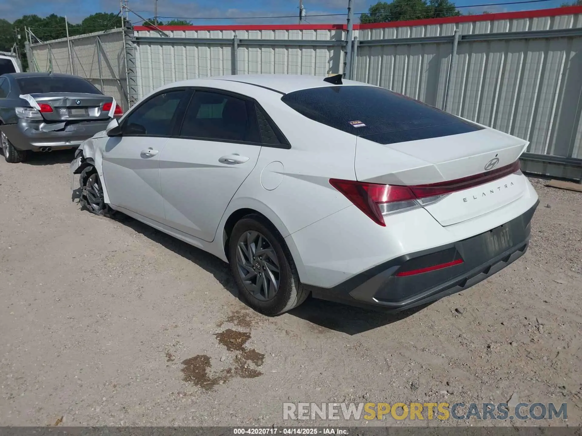 3 Фотография поврежденного автомобиля KMHLM4DG4RU642352 HYUNDAI ELANTRA 2024