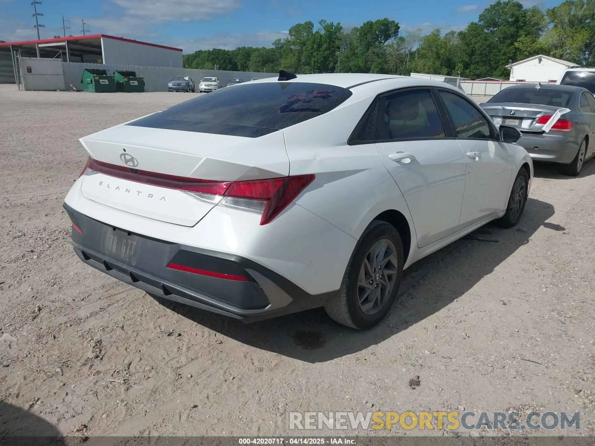 4 Фотография поврежденного автомобиля KMHLM4DG4RU642352 HYUNDAI ELANTRA 2024