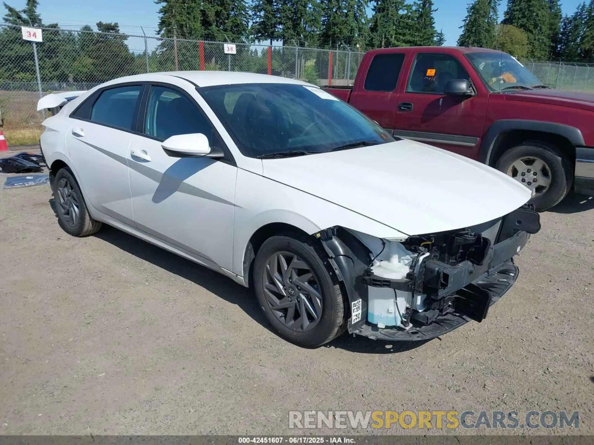 1 Фотография поврежденного автомобиля KMHLM4DG4RU694158 HYUNDAI ELANTRA 2024