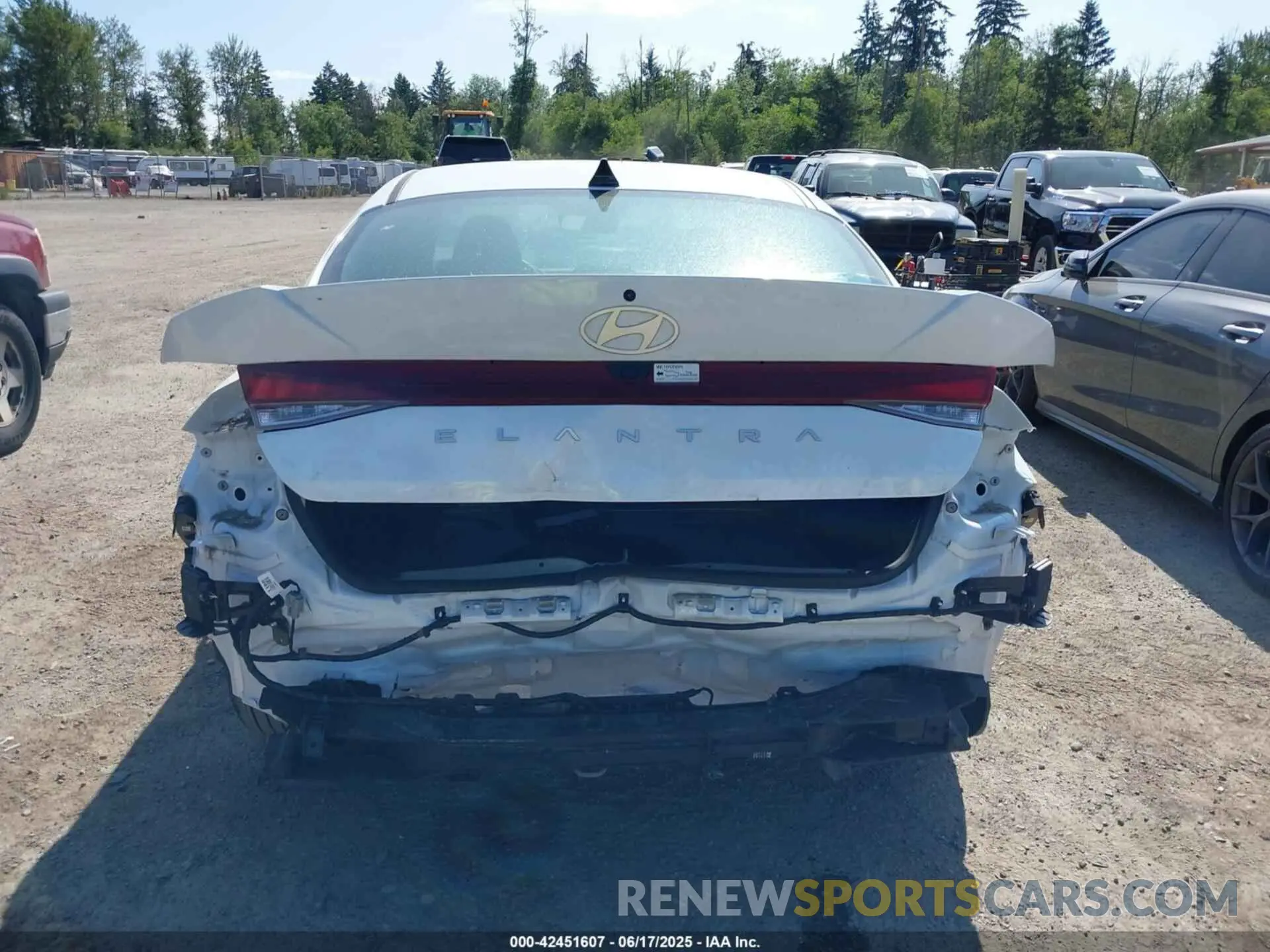 17 Фотография поврежденного автомобиля KMHLM4DG4RU694158 HYUNDAI ELANTRA 2024