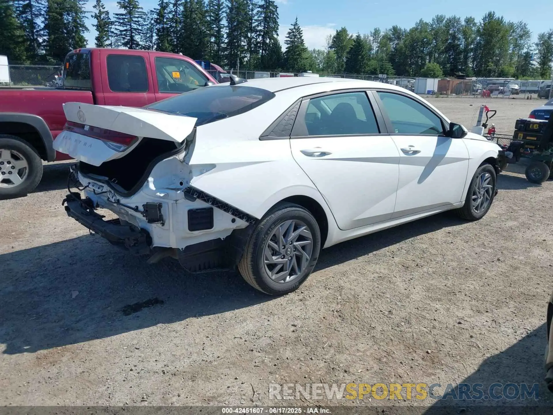 4 Фотография поврежденного автомобиля KMHLM4DG4RU694158 HYUNDAI ELANTRA 2024