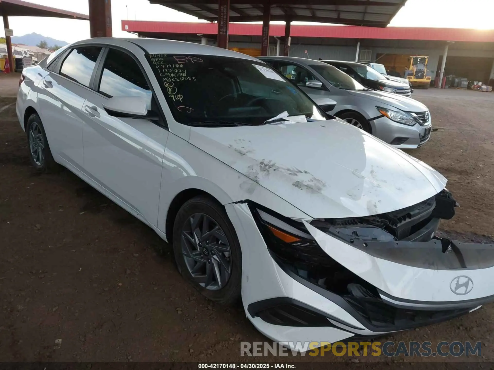 1 Фотография поврежденного автомобиля KMHLM4DG4RU779100 HYUNDAI ELANTRA 2024