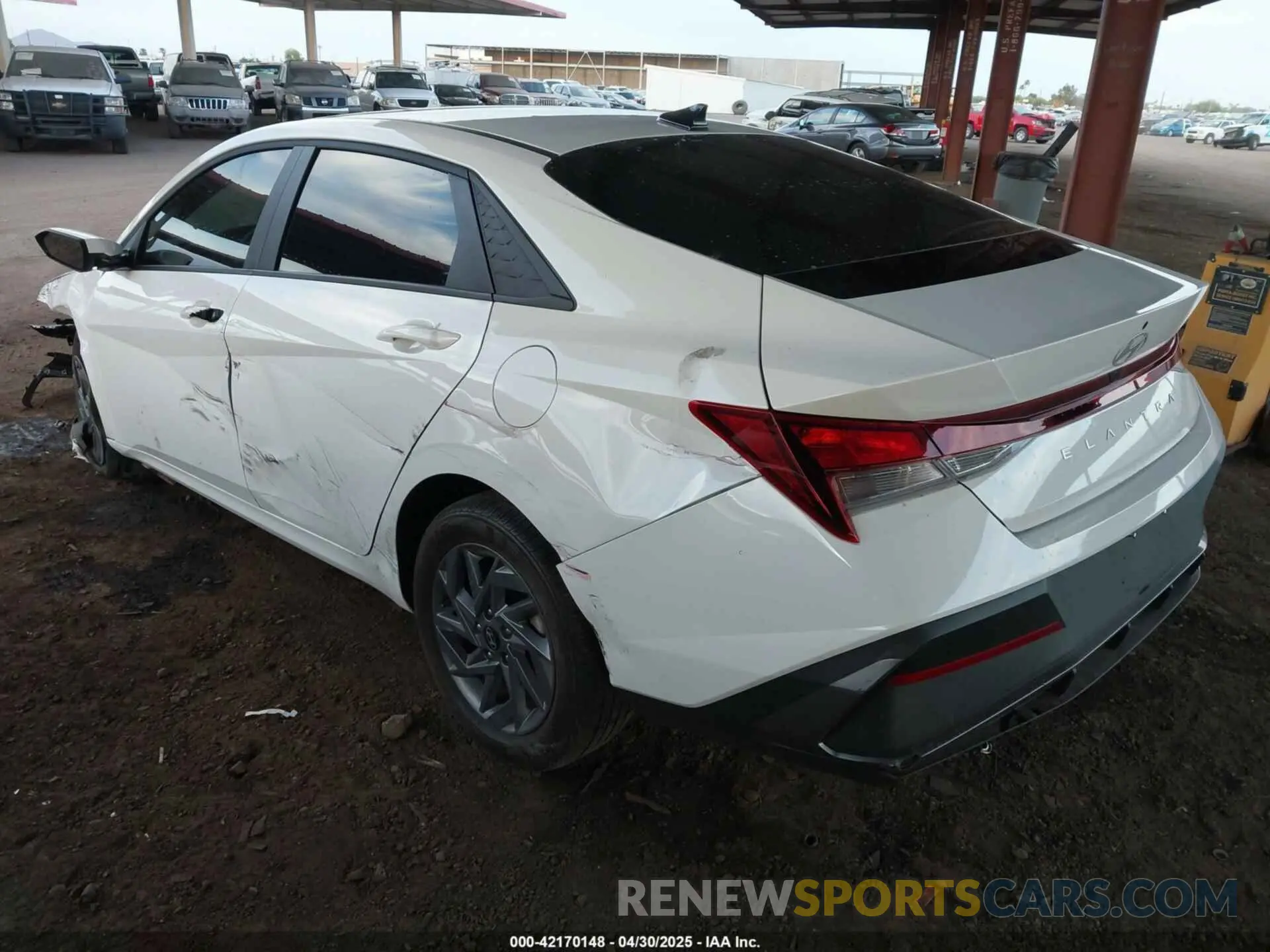 3 Фотография поврежденного автомобиля KMHLM4DG4RU779100 HYUNDAI ELANTRA 2024