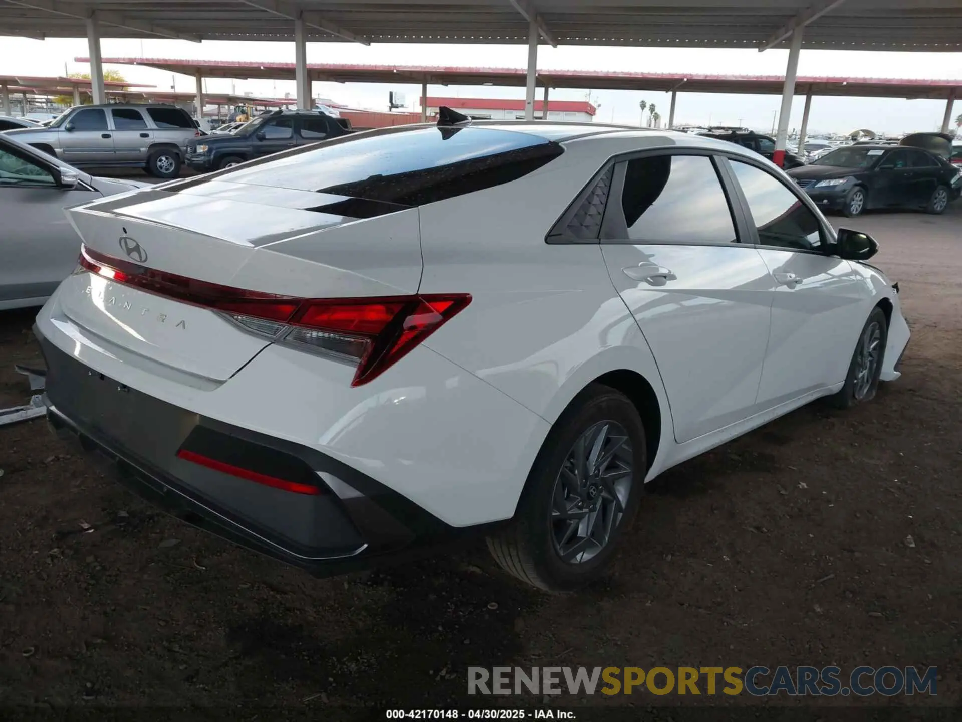 4 Фотография поврежденного автомобиля KMHLM4DG4RU779100 HYUNDAI ELANTRA 2024