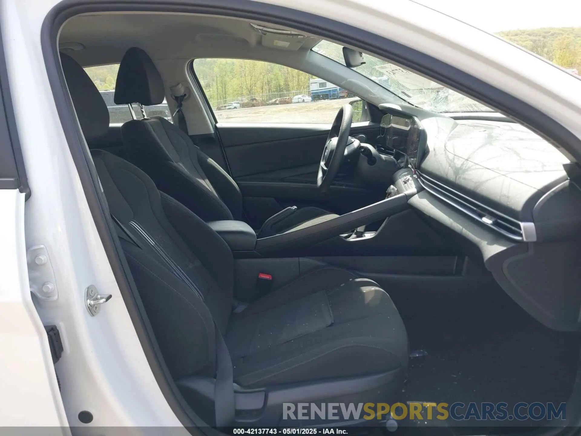 5 Photograph of a damaged car KMHLM4DG5RU641629 HYUNDAI ELANTRA 2024
