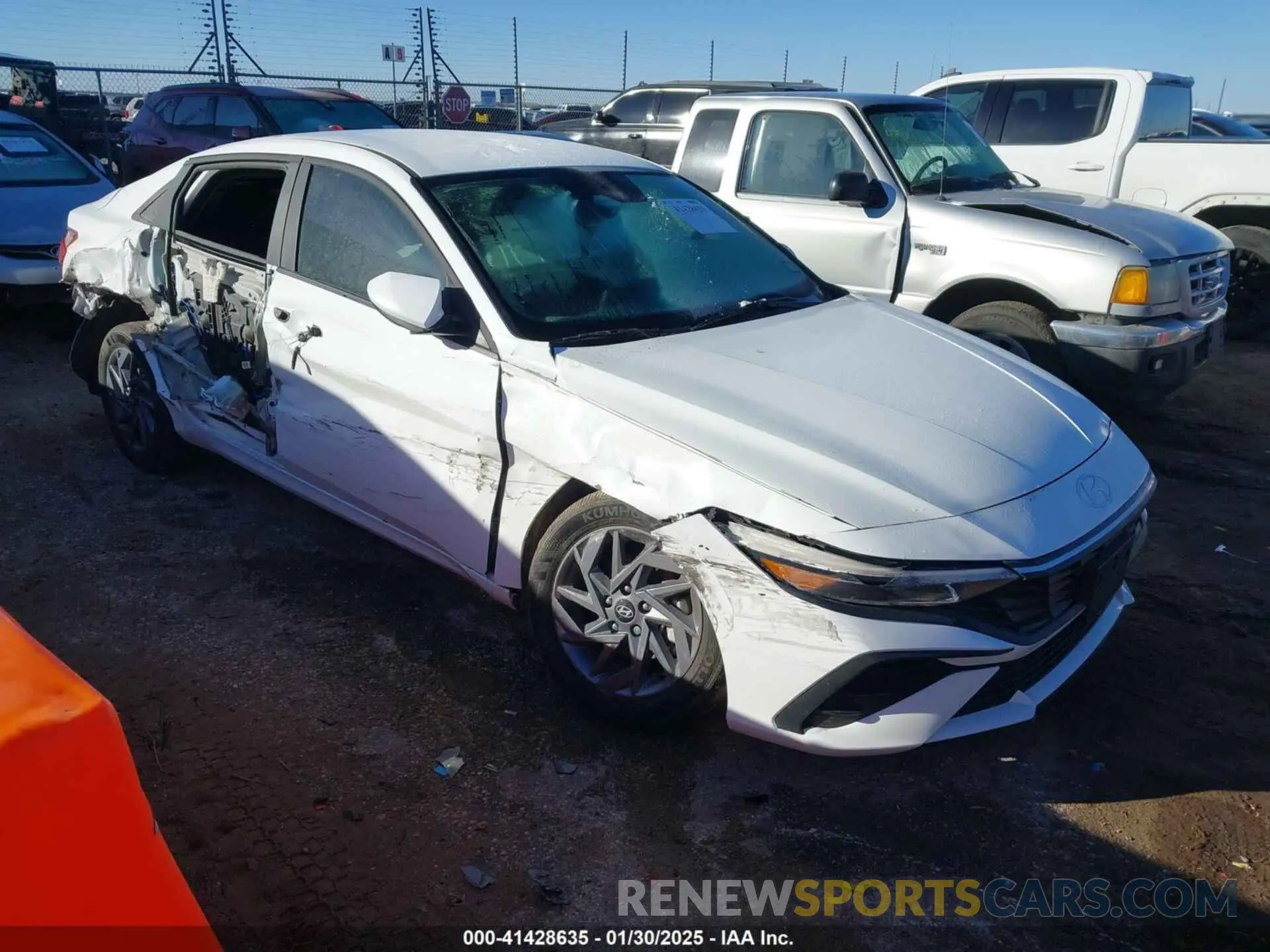 1 Фотография поврежденного автомобиля KMHLM4DG6RU791457 HYUNDAI ELANTRA 2024