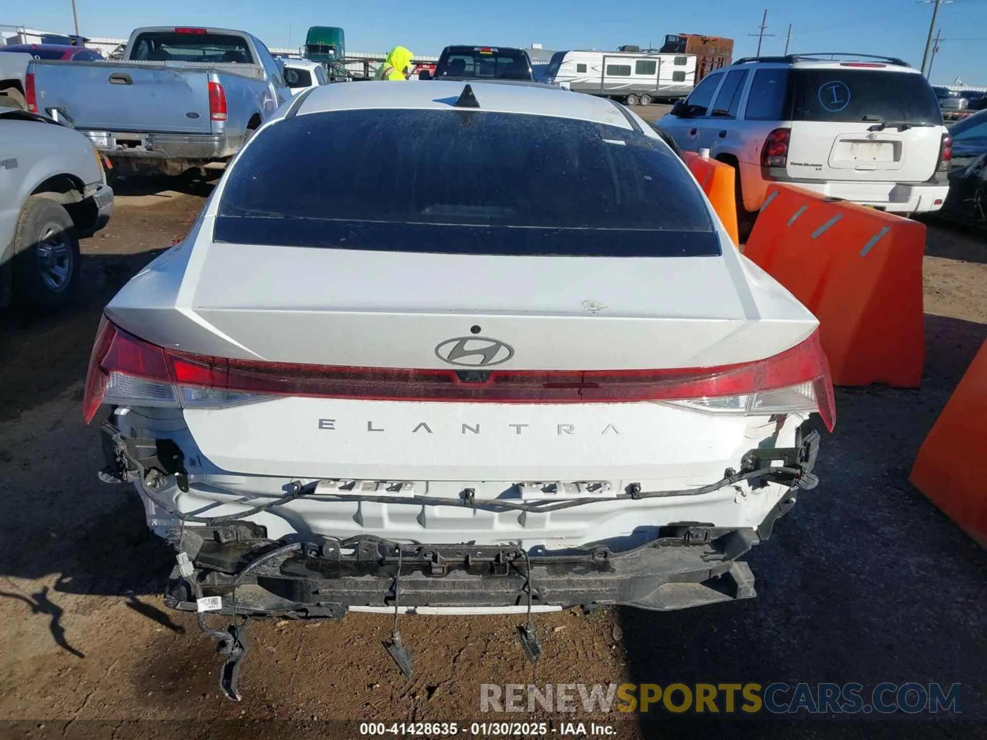 17 Фотография поврежденного автомобиля KMHLM4DG6RU791457 HYUNDAI ELANTRA 2024