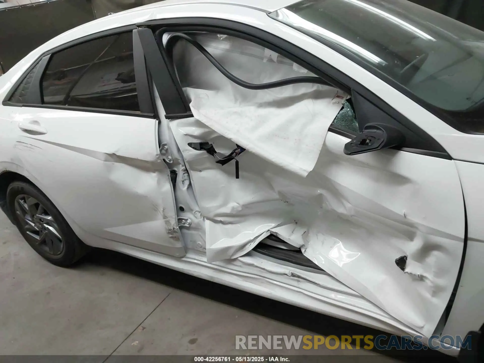 12 Фотография поврежденного автомобиля KMHLM4DG6RU803946 HYUNDAI ELANTRA 2024