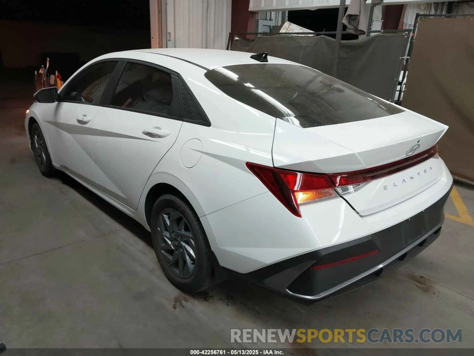 3 Фотография поврежденного автомобиля KMHLM4DG6RU803946 HYUNDAI ELANTRA 2024