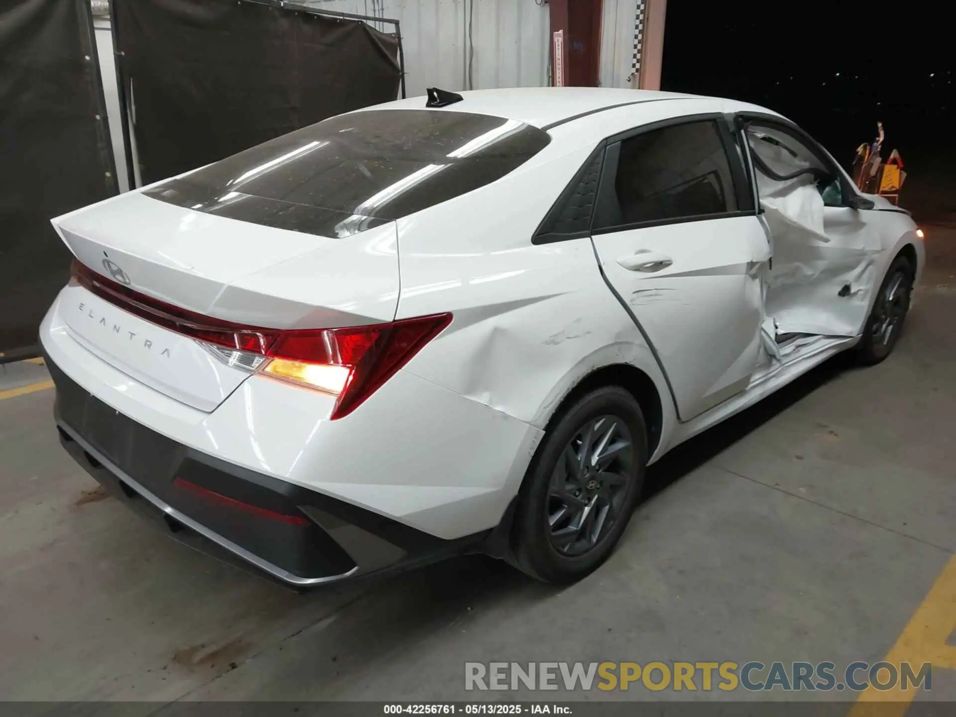 4 Фотография поврежденного автомобиля KMHLM4DG6RU803946 HYUNDAI ELANTRA 2024