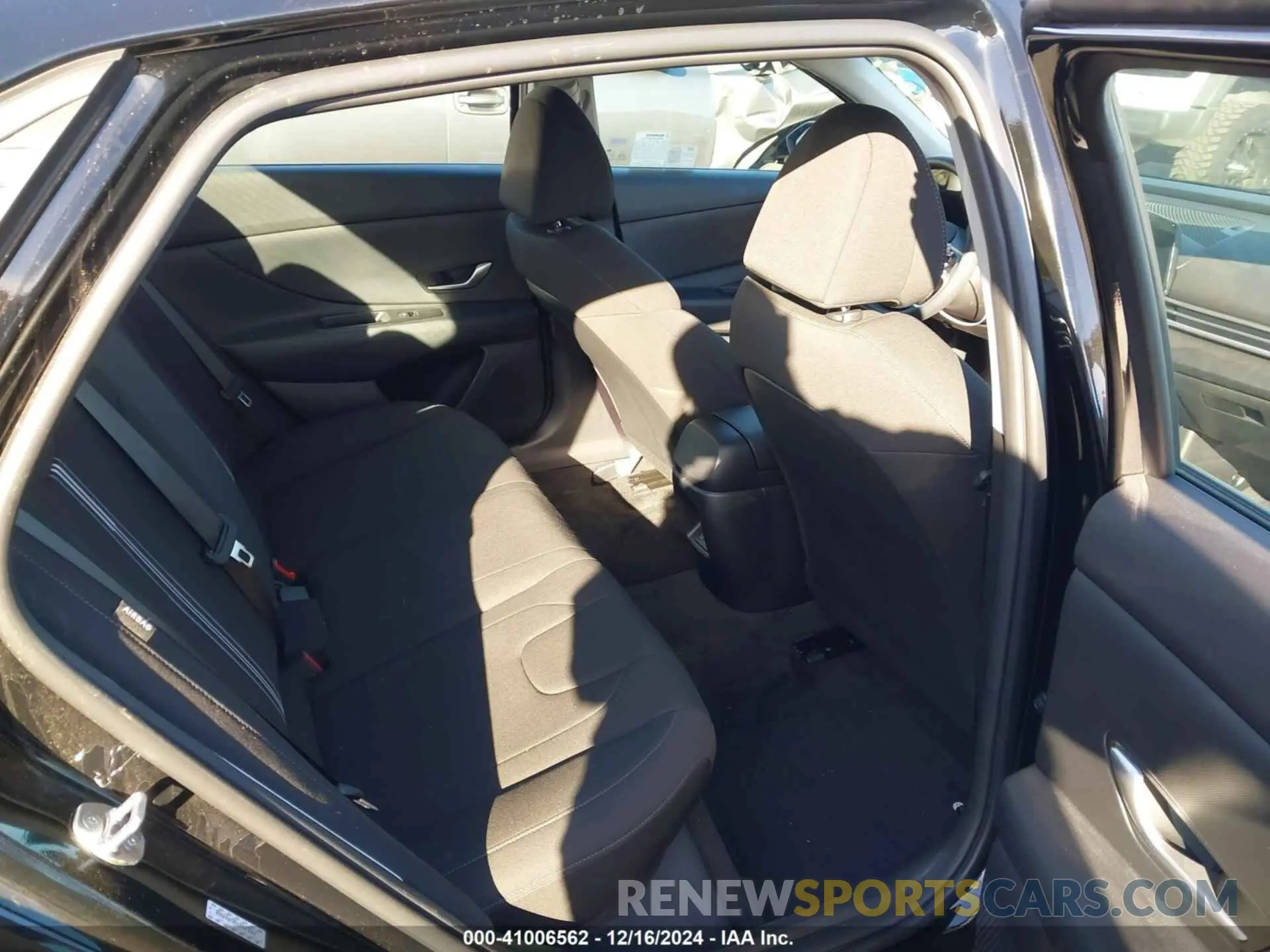 8 Photograph of a damaged car KMHLM4DG6RU844660 HYUNDAI ELANTRA 2024