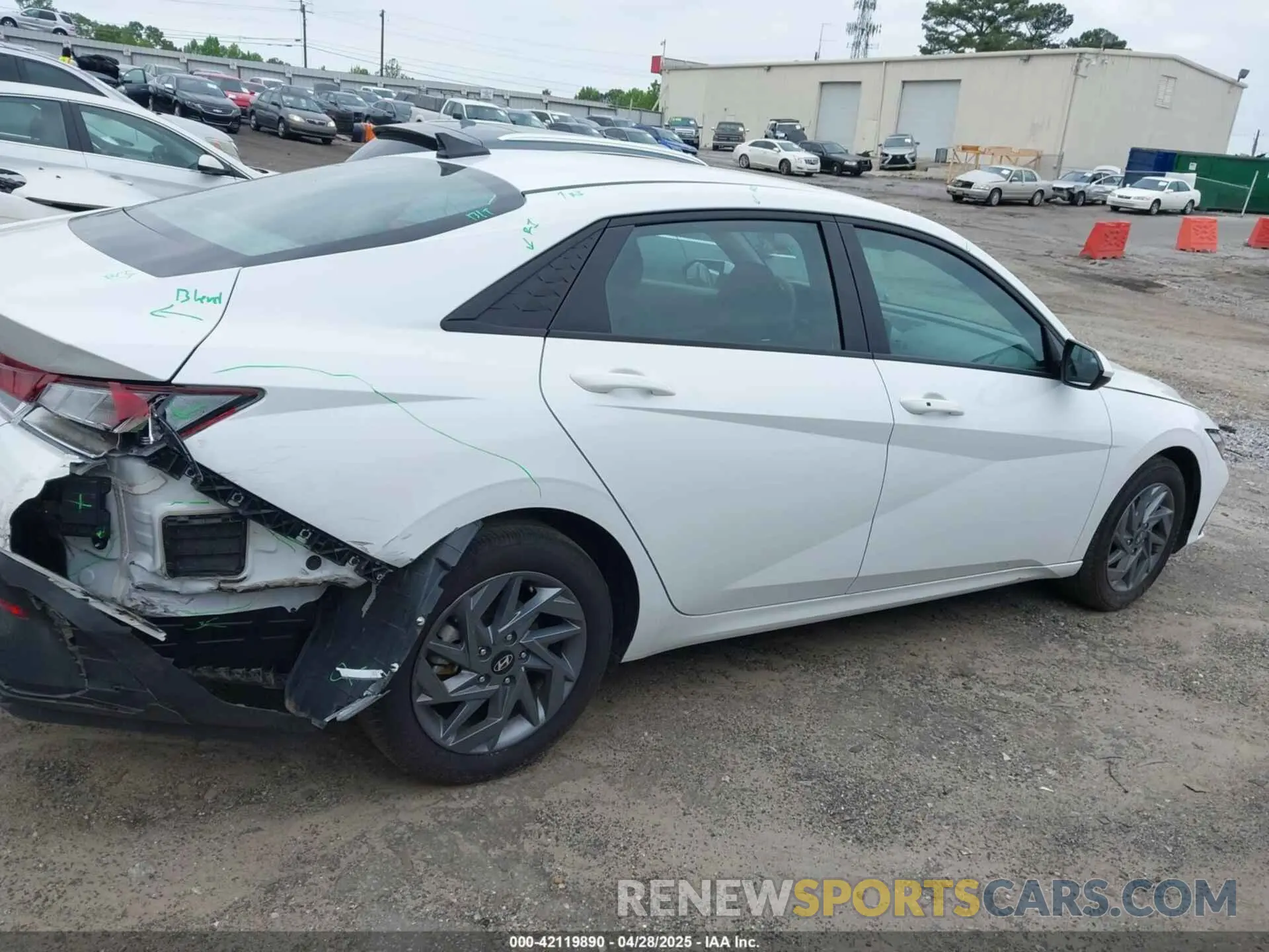 13 Фотография поврежденного автомобиля KMHLM4DG7RU666094 HYUNDAI ELANTRA 2024