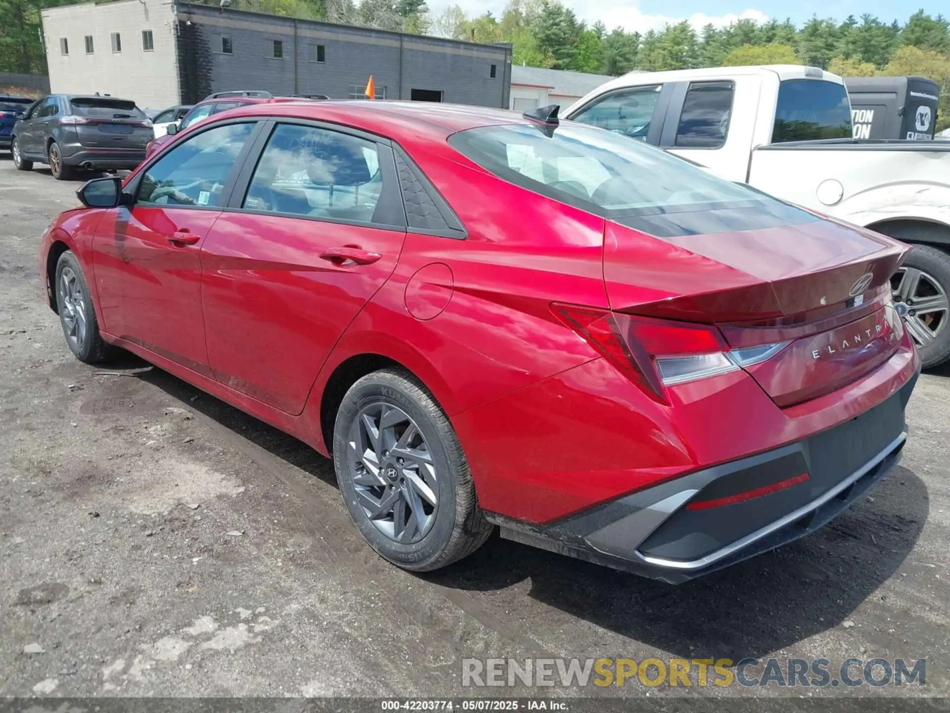 3 Фотография поврежденного автомобиля KMHLM4DG7RU702270 HYUNDAI ELANTRA 2024