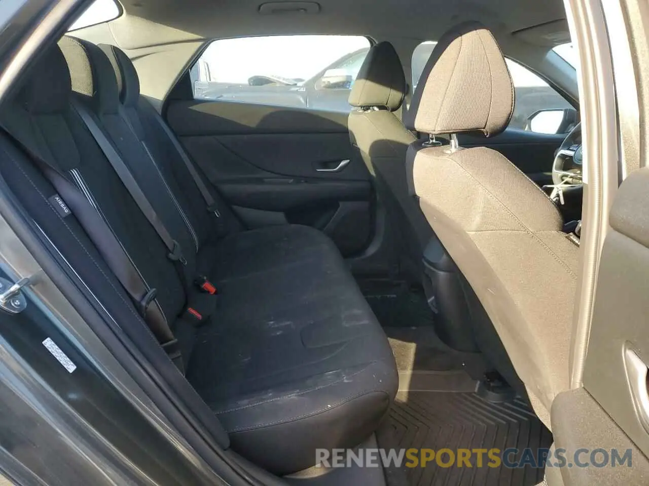 10 Фотография поврежденного автомобиля KMHLM4DG7RU750884 HYUNDAI ELANTRA 2024