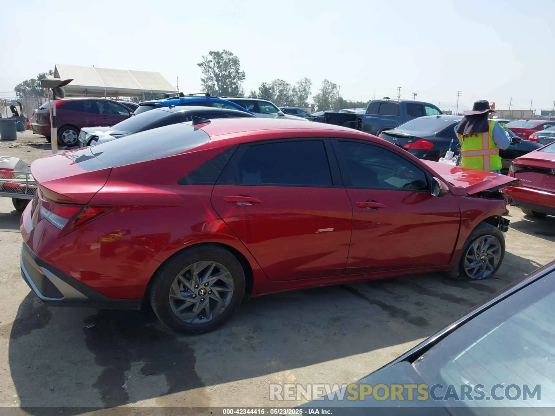 13 Фотография поврежденного автомобиля KMHLM4DG8RU730160 HYUNDAI ELANTRA 2024