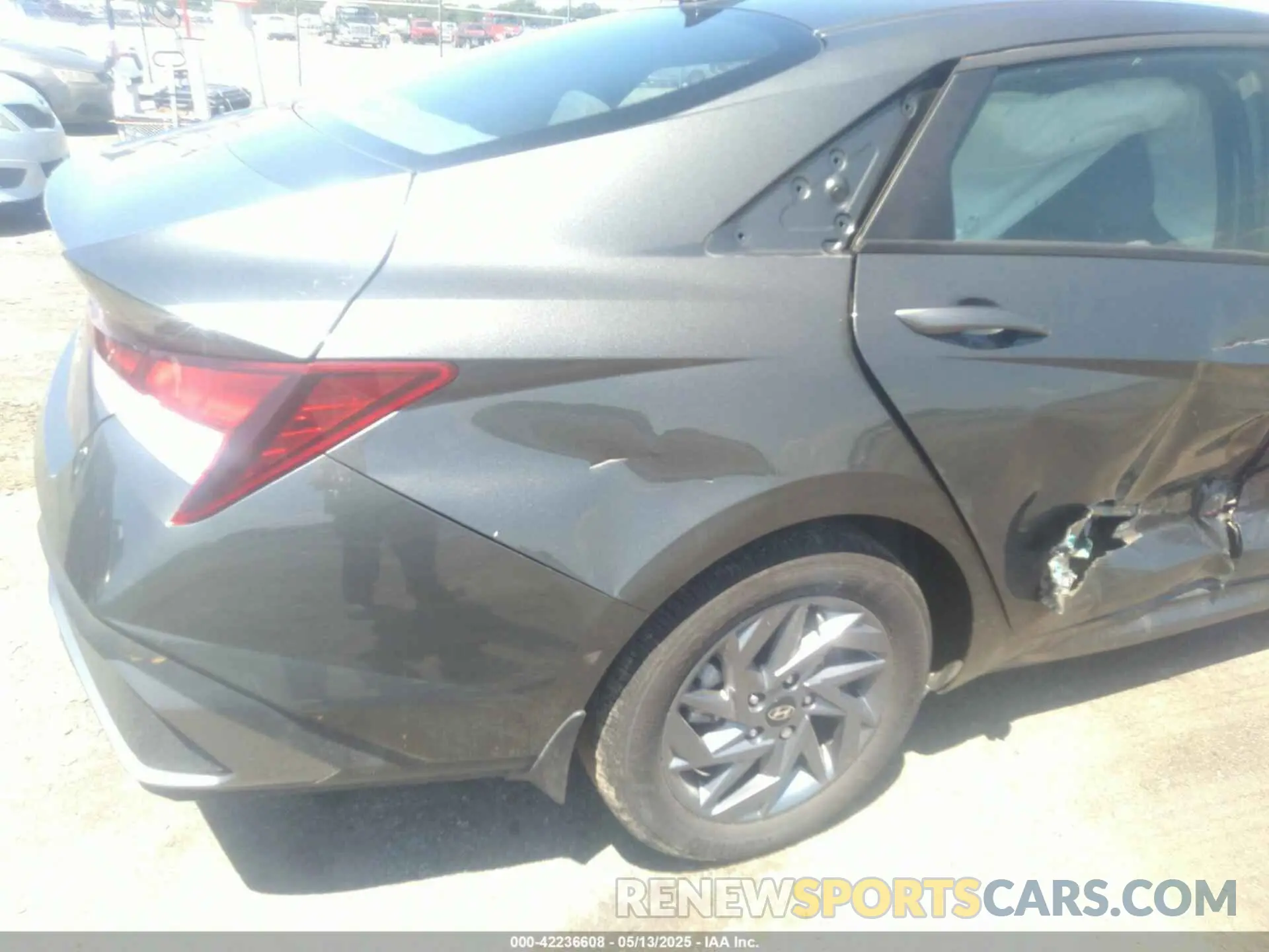 17 Photograph of a damaged car KMHLM4DG9RU815492 HYUNDAI ELANTRA 2024