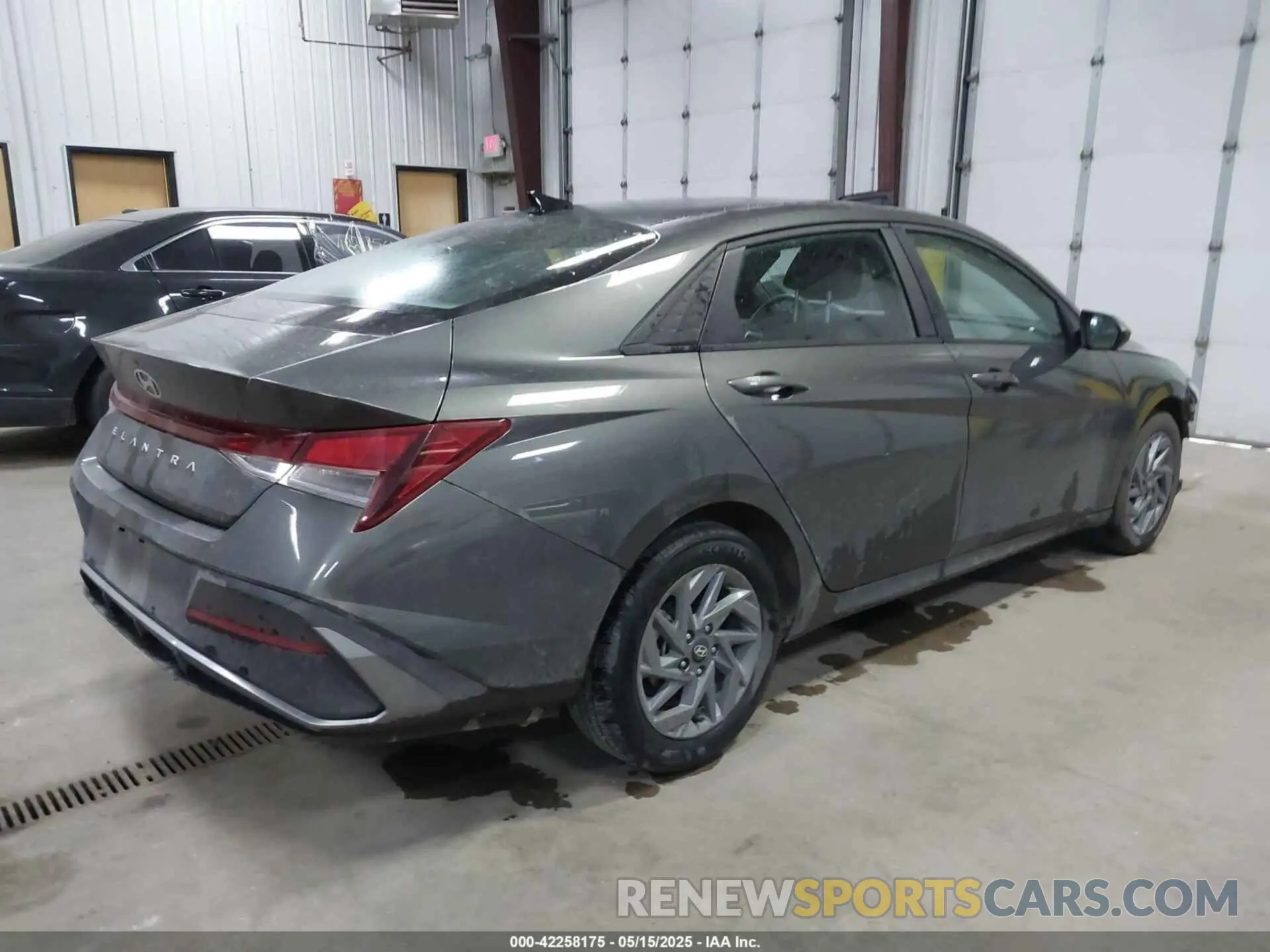 4 Photograph of a damaged car KMHLM4DGXRU683472 HYUNDAI ELANTRA 2024