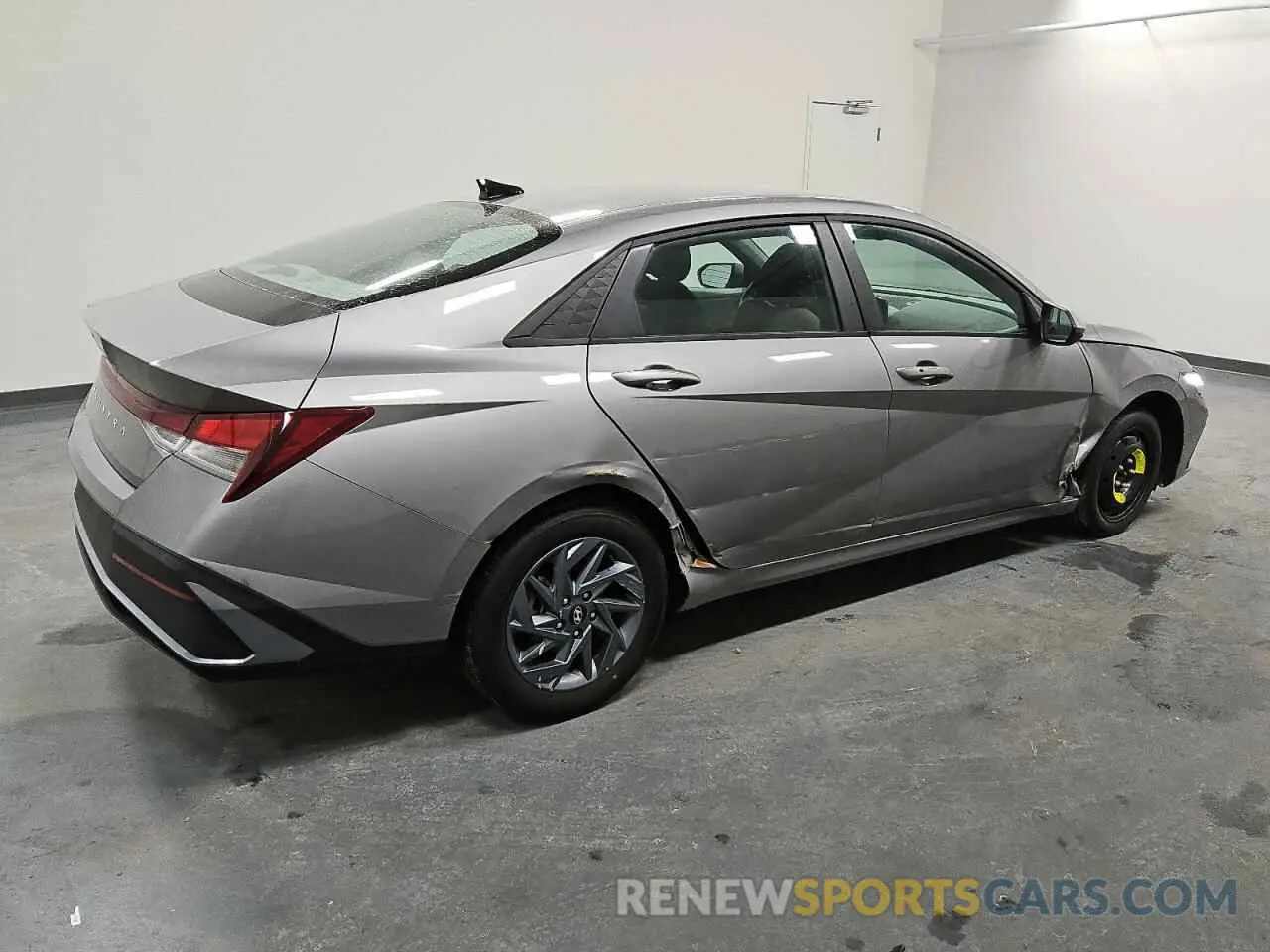 3 Фотография поврежденного автомобиля KMHLM4DGXRU780235 HYUNDAI ELANTRA 2024