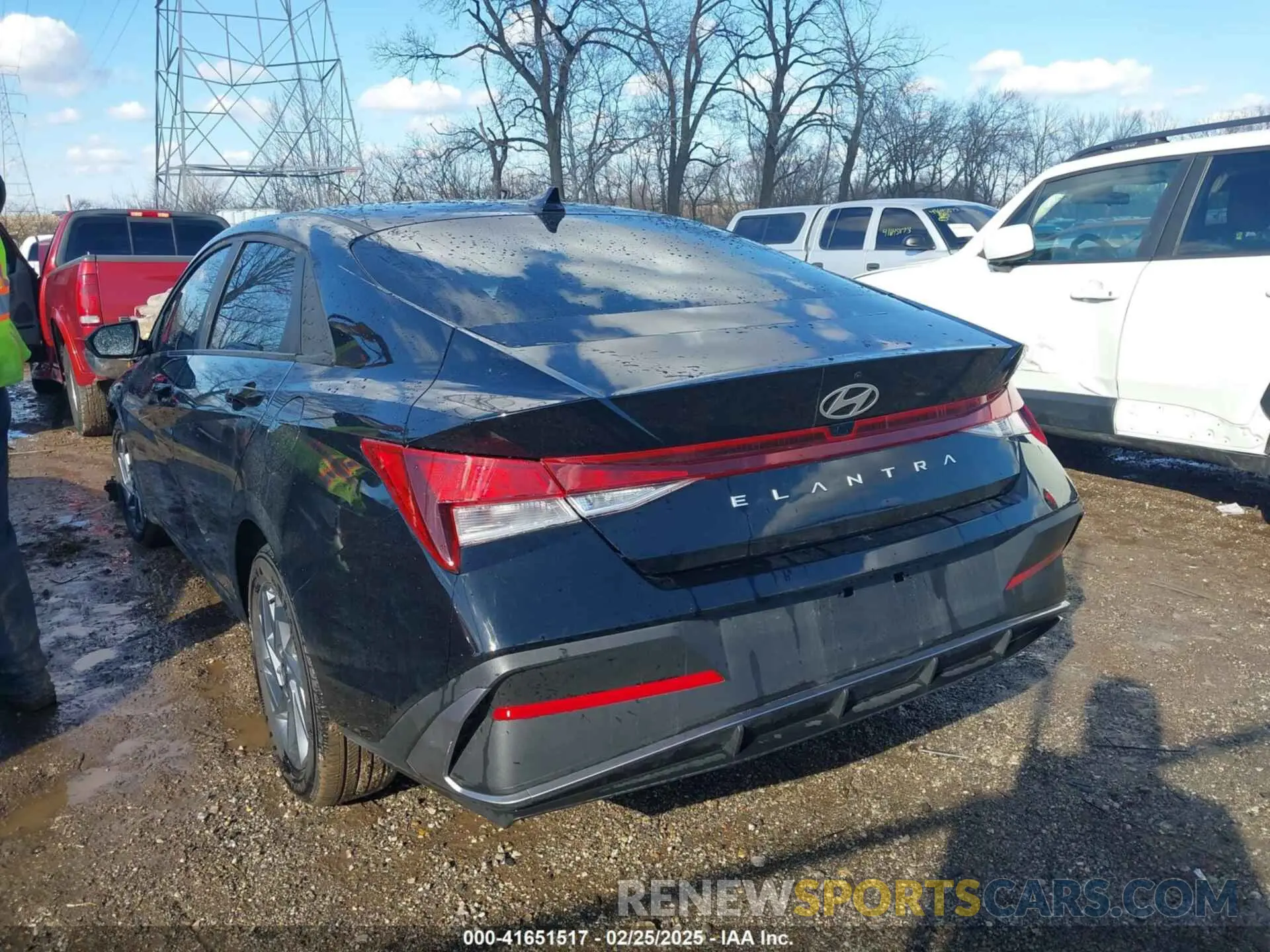 3 Фотография поврежденного автомобиля KMHLM4DGXRU784172 HYUNDAI ELANTRA 2024