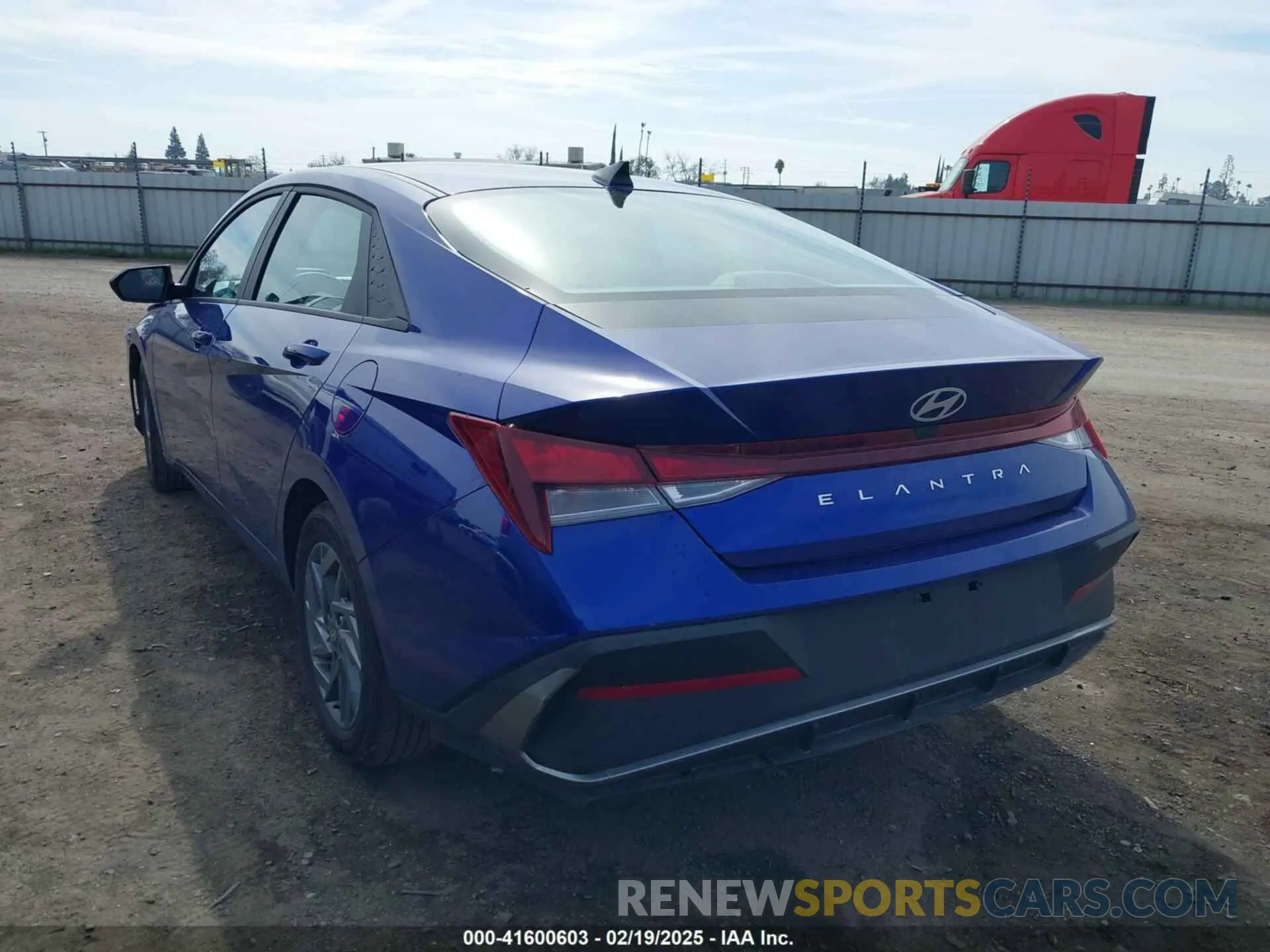 3 Фотография поврежденного автомобиля KMHLM4DGXRU820751 HYUNDAI ELANTRA 2024