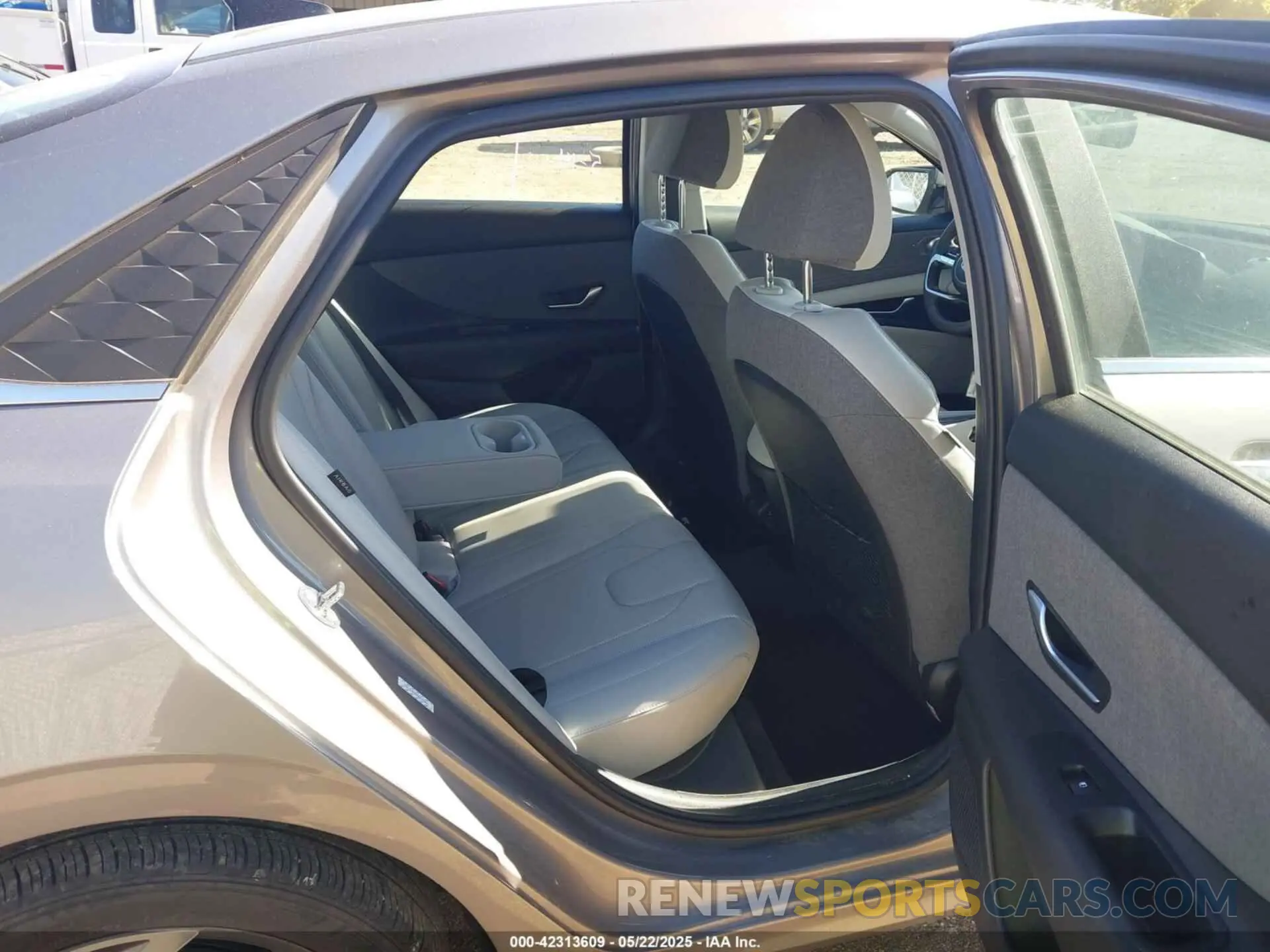8 Фотография поврежденного автомобиля KMHLP4DG0RU837369 HYUNDAI ELANTRA 2024