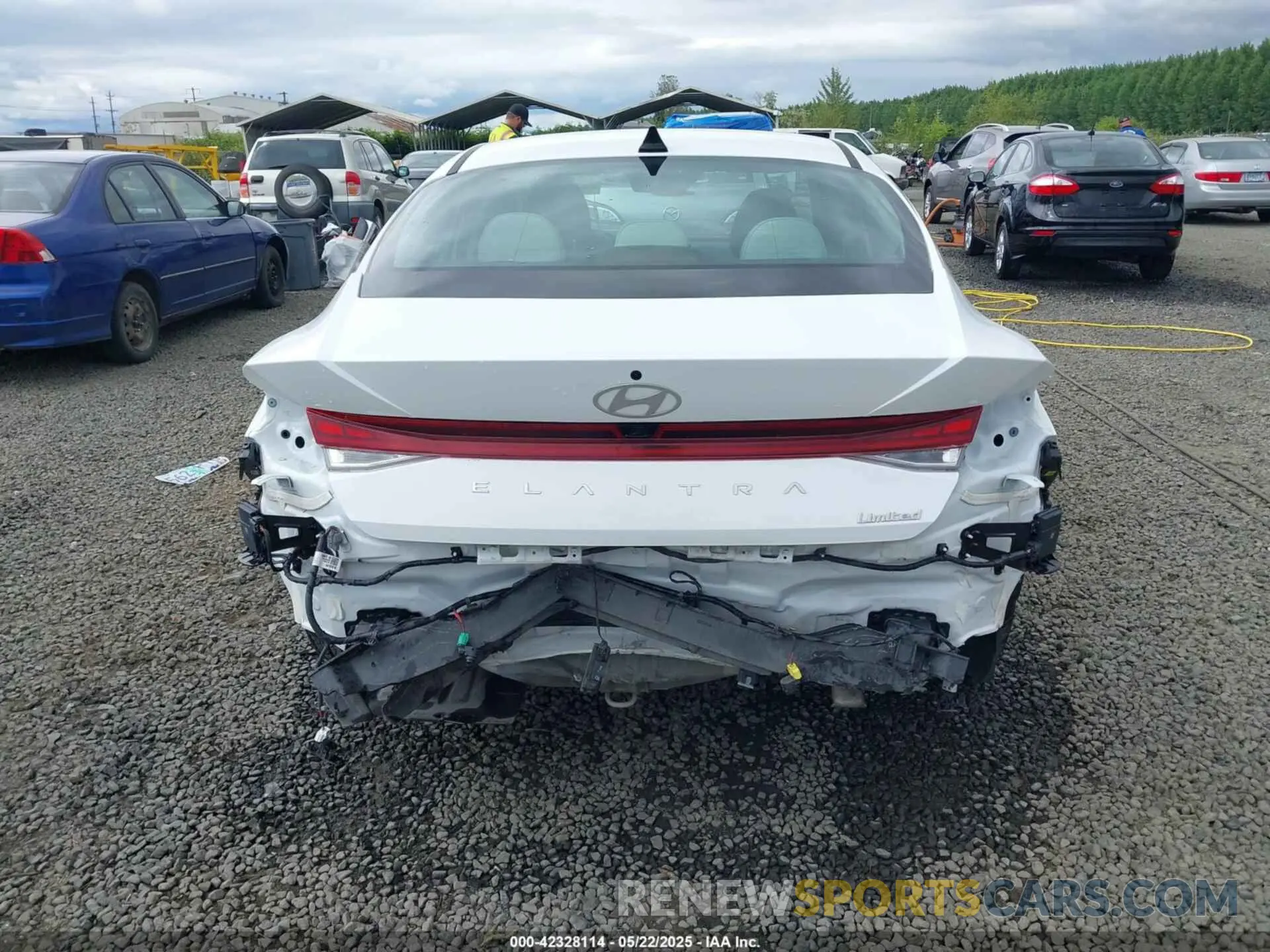 17 Фотография поврежденного автомобиля KMHLP4DG3RU837222 HYUNDAI ELANTRA 2024