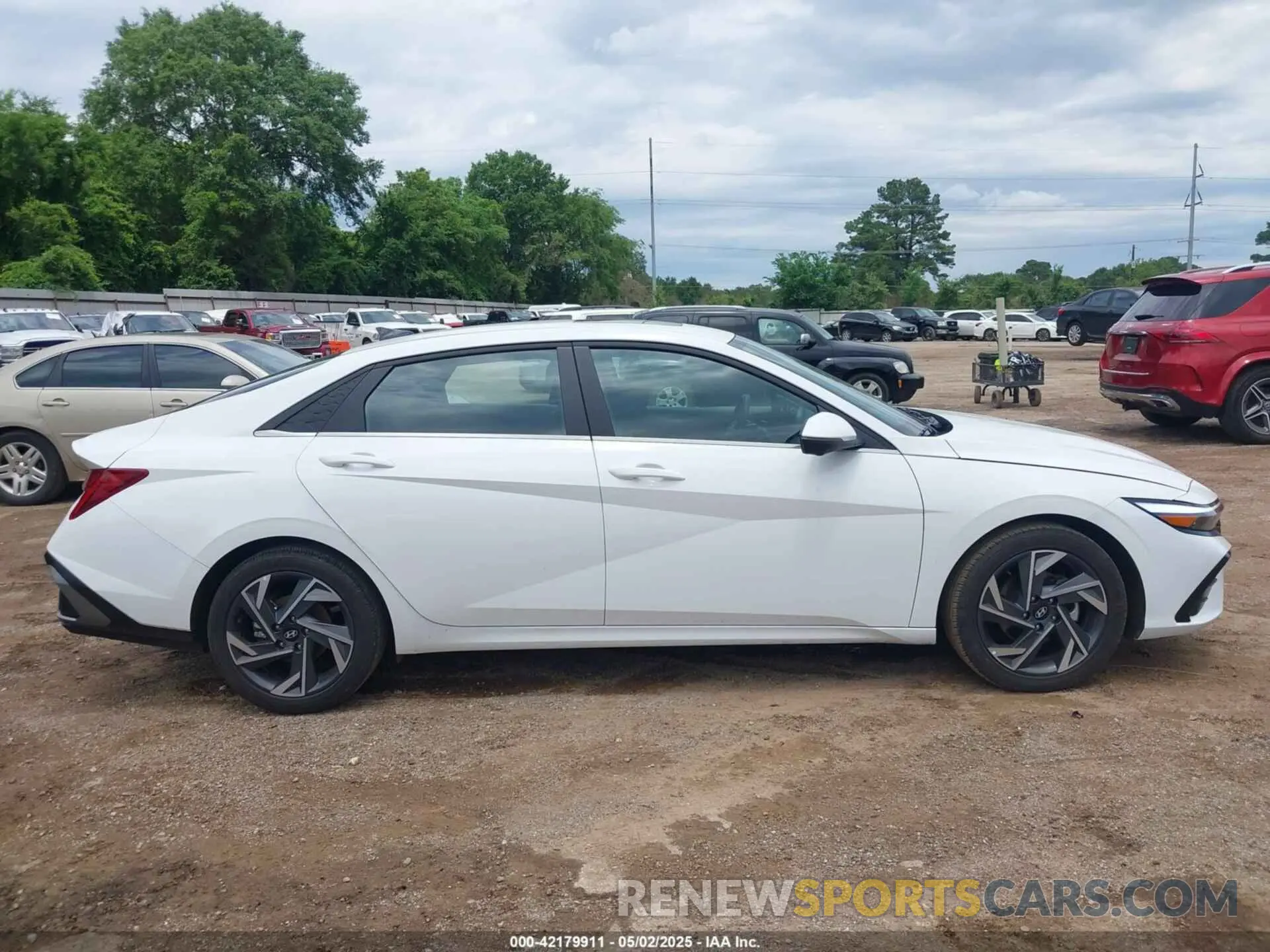 13 Photograph of a damaged car KMHLP4DG5RU827792 HYUNDAI ELANTRA 2024