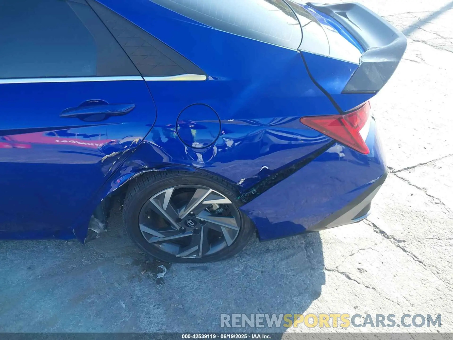 6 Photograph of a damaged car KMHLS4DG3RU718035 HYUNDAI ELANTRA 2024