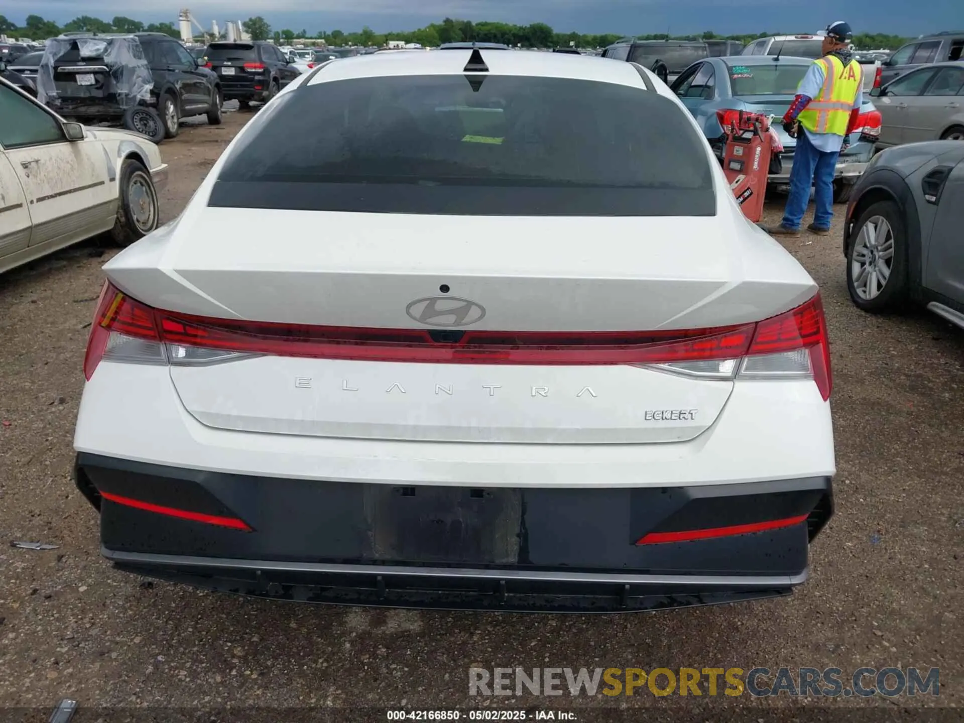 17 Photograph of a damaged car KMHLS4DG8RU770843 HYUNDAI ELANTRA 2024