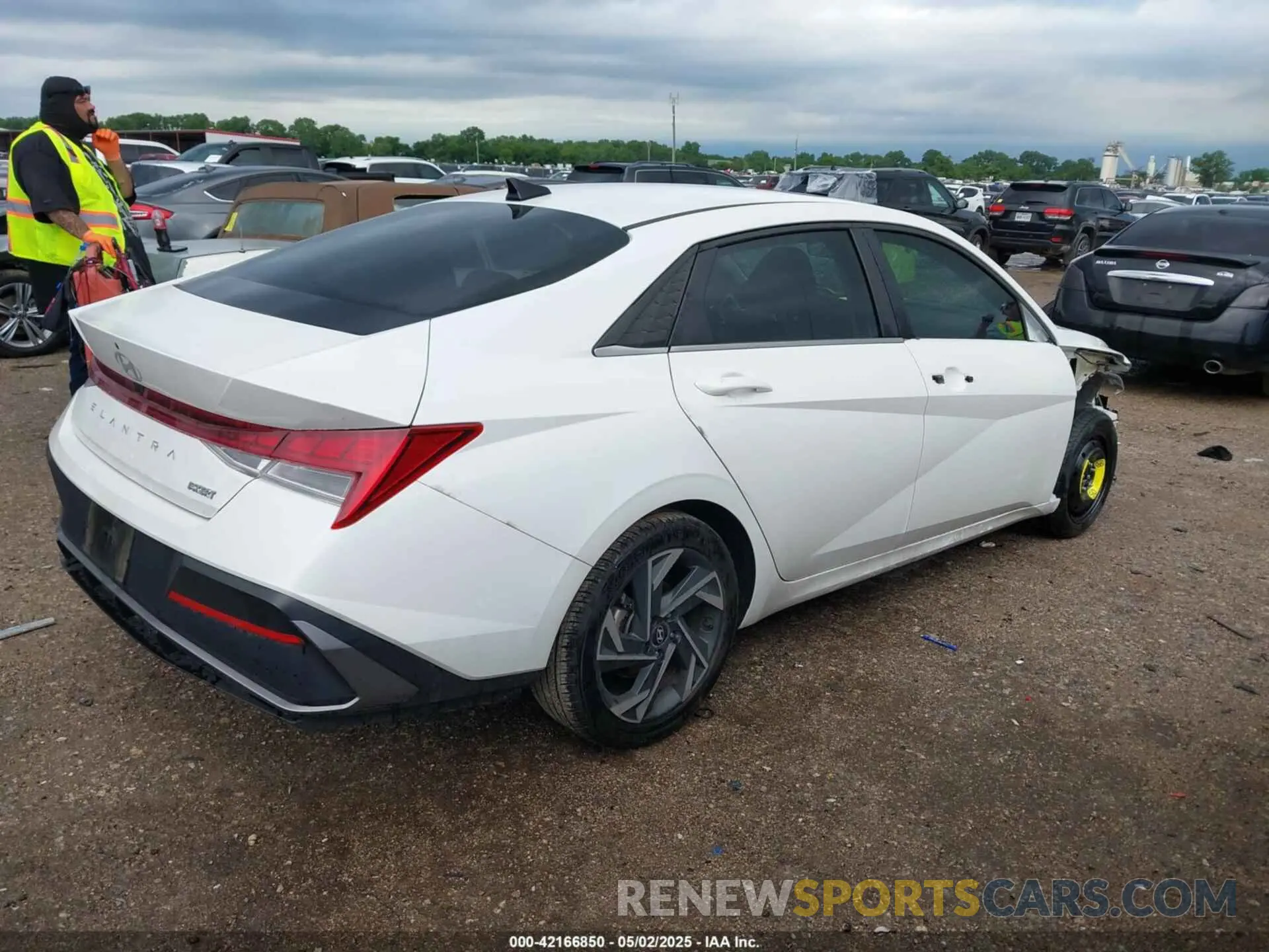4 Photograph of a damaged car KMHLS4DG8RU770843 HYUNDAI ELANTRA 2024