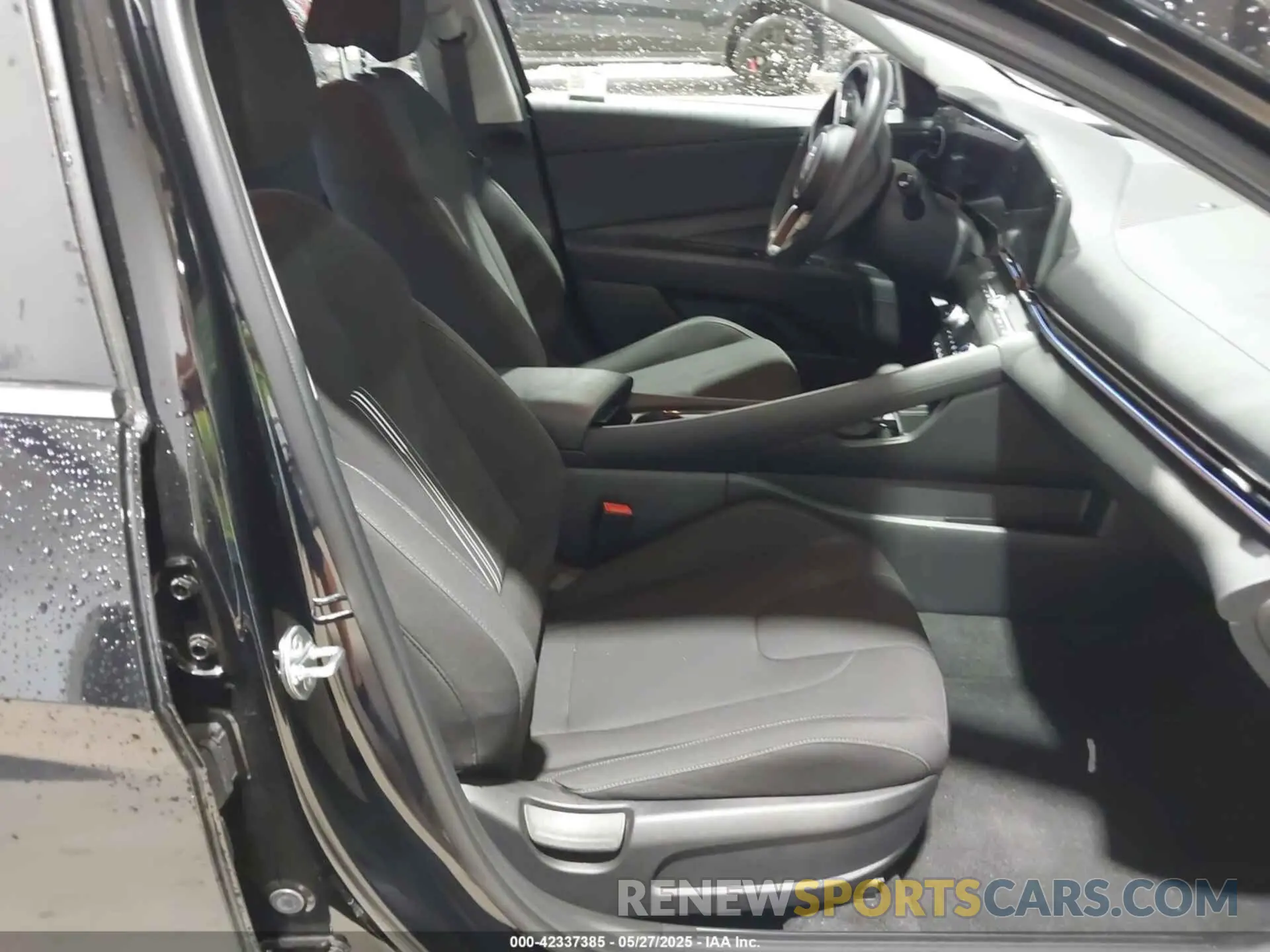 5 Photograph of a damaged car KMHLS4DGXRU647500 HYUNDAI ELANTRA 2024