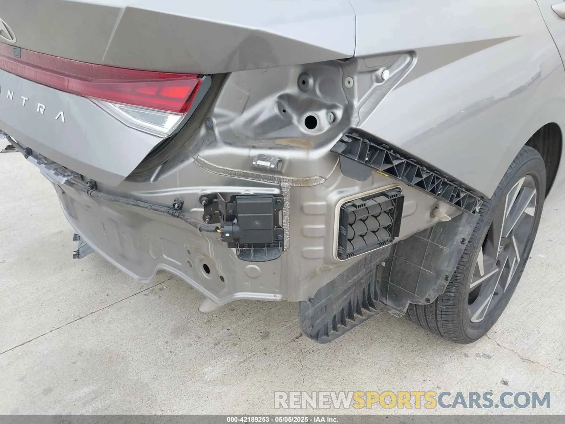 17 Photograph of a damaged car KMHLS4DGXRU717514 HYUNDAI ELANTRA 2024