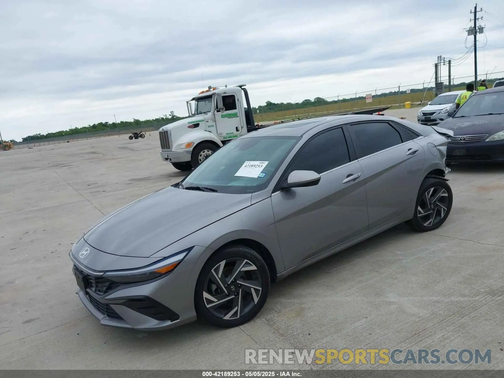 2 Photograph of a damaged car KMHLS4DGXRU717514 HYUNDAI ELANTRA 2024